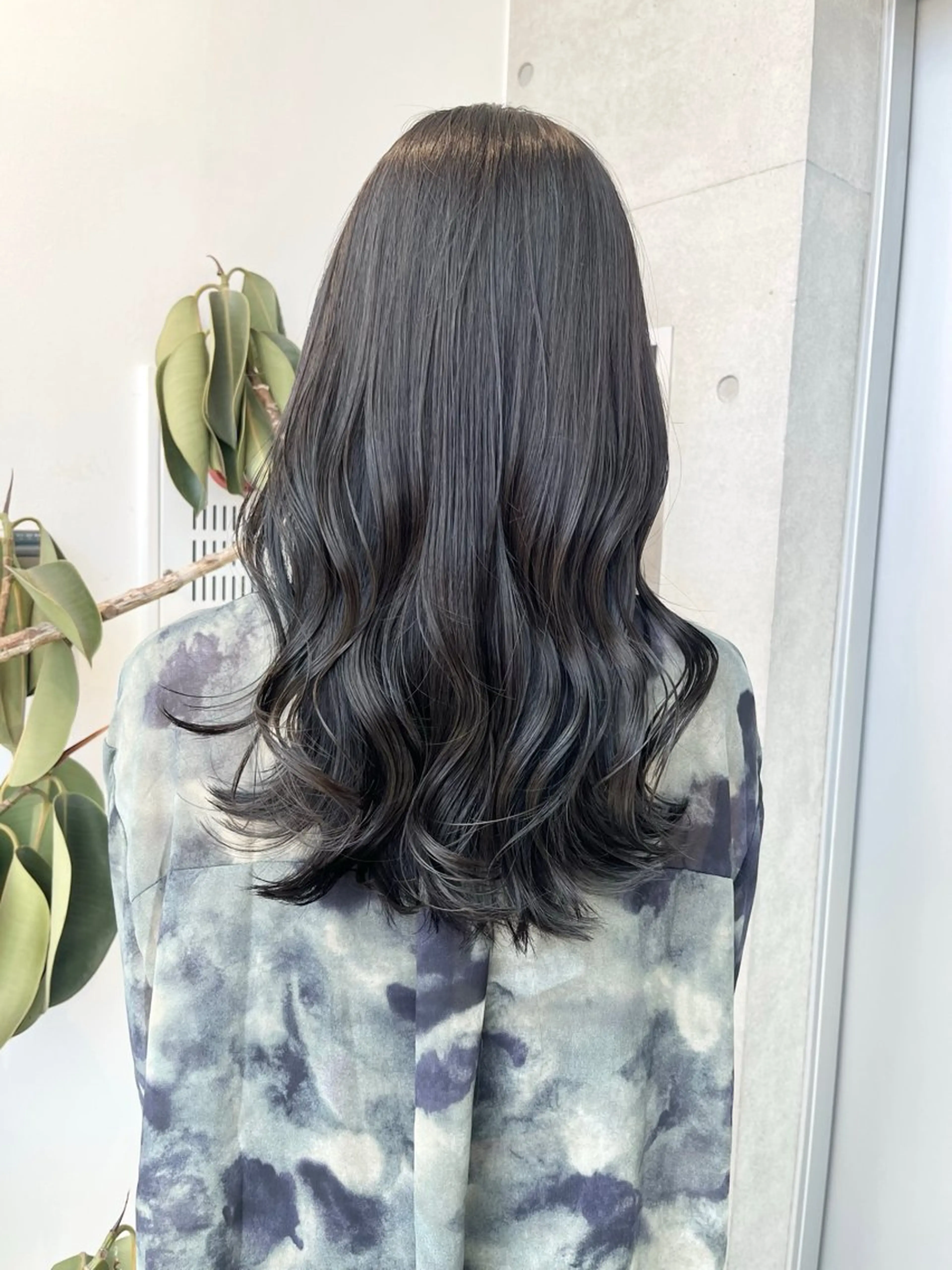 ロング カラー パーマ ヘアアレンジ カット ヘアカラー トリートメント ヘッドスパ 透明感/オリーブ/ グレージュ/YUKAのヘアスタイル