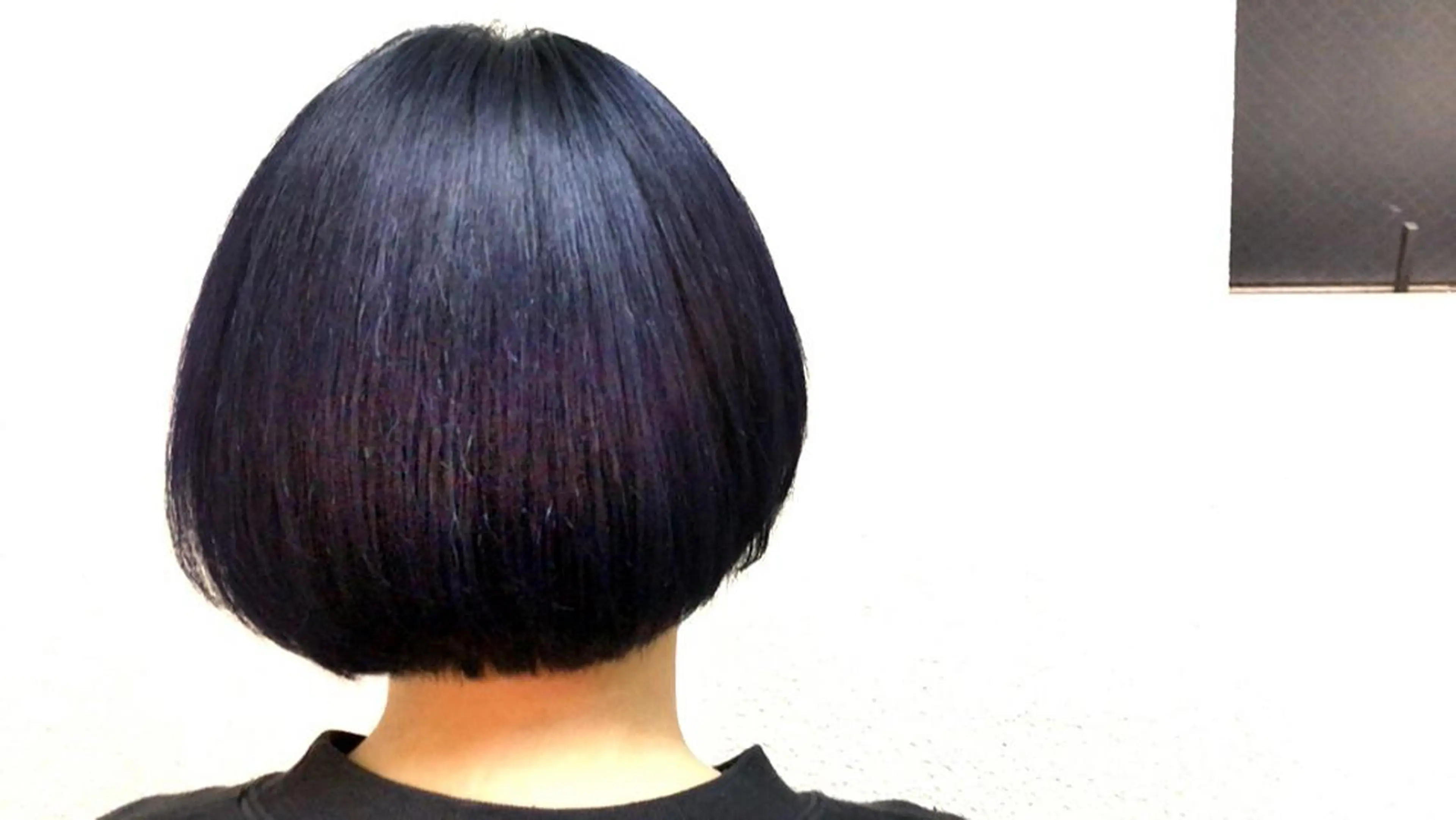 ショート ミディアム セミロング ロング カラー パーマ ヘアアレンジ メンズ ネイビーカラー メンズハイトーン メンズバレイヤージュのヘアスタイル