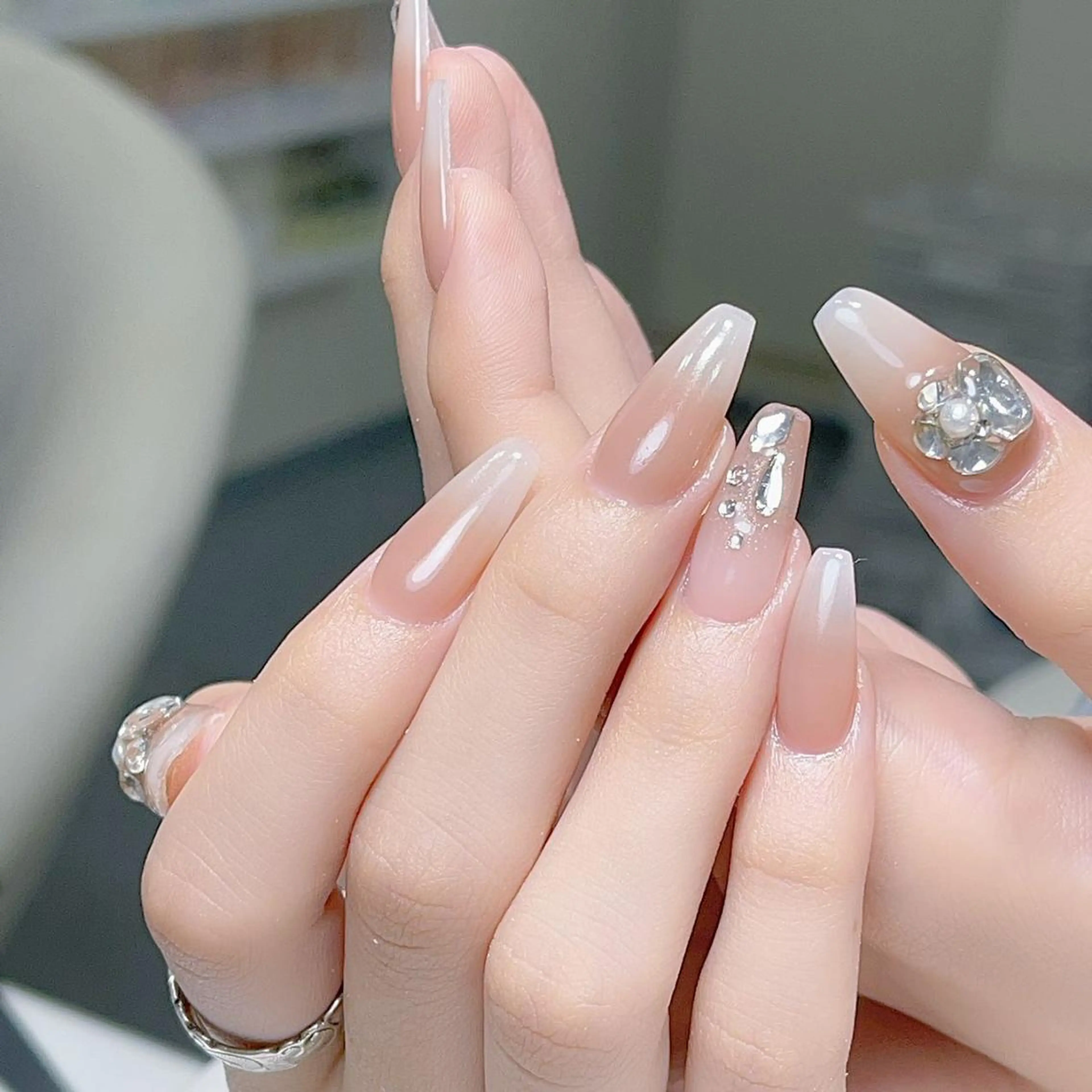 ネイル アートネイル 長さ出し ネイルチップ Queens マオのネイルデザイン