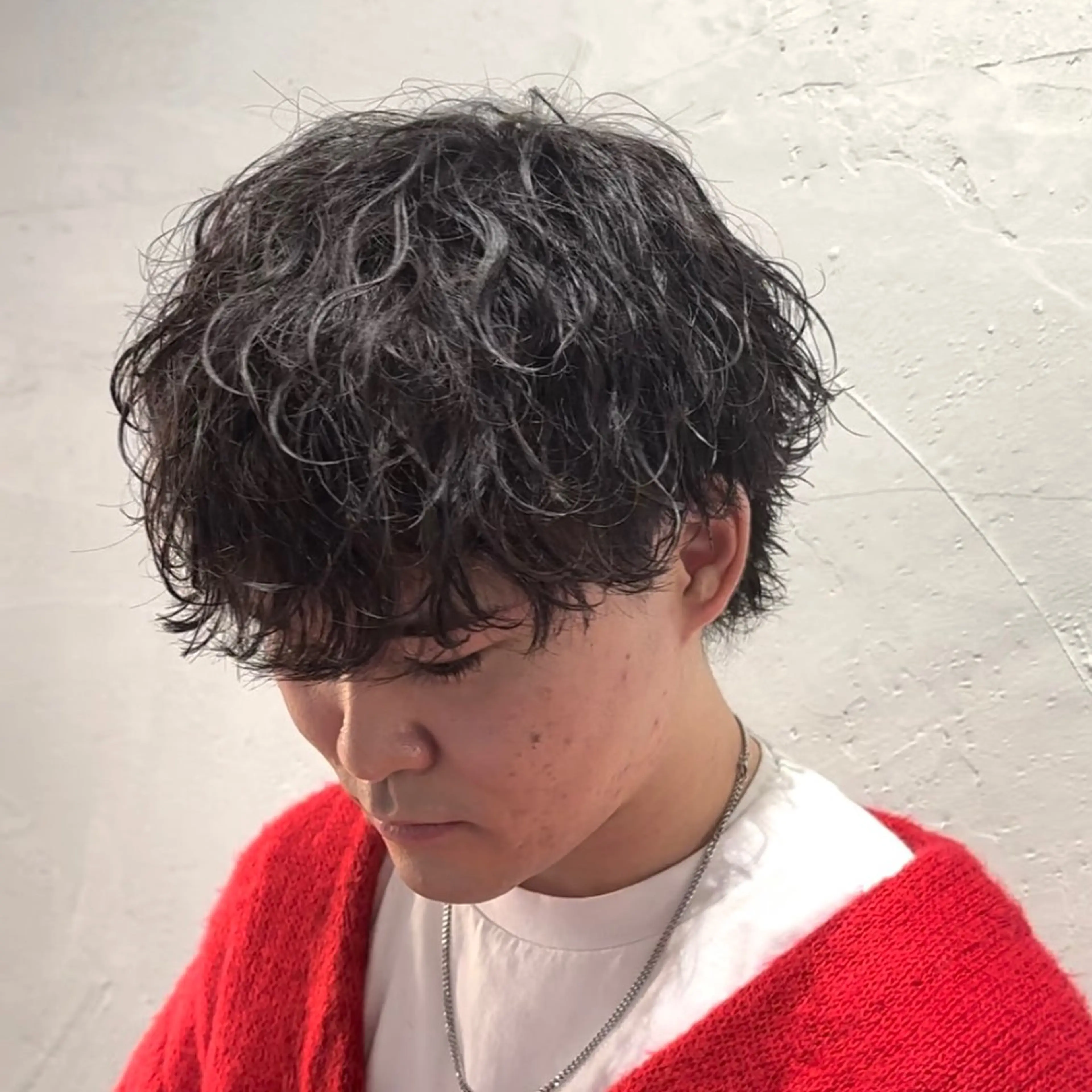 ミディアム パーマ メンズ ミディアムパーマ メンズパーマ 波巻きパーマ 楽で簡単に決まる メンズヘア💥曽我尾のヘアスタイル