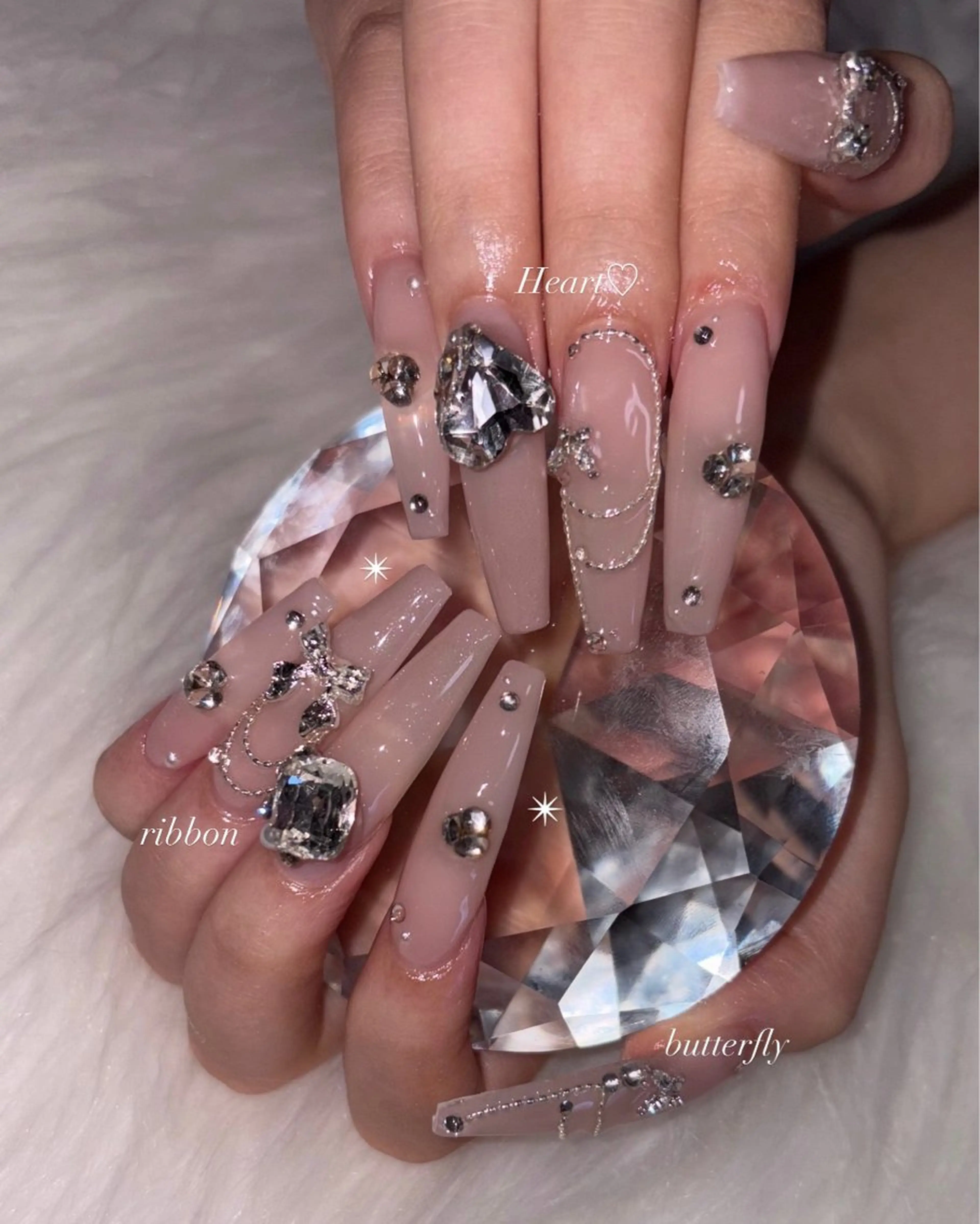 ロング reve所属・渡邊 ゆめののネイルデザイン