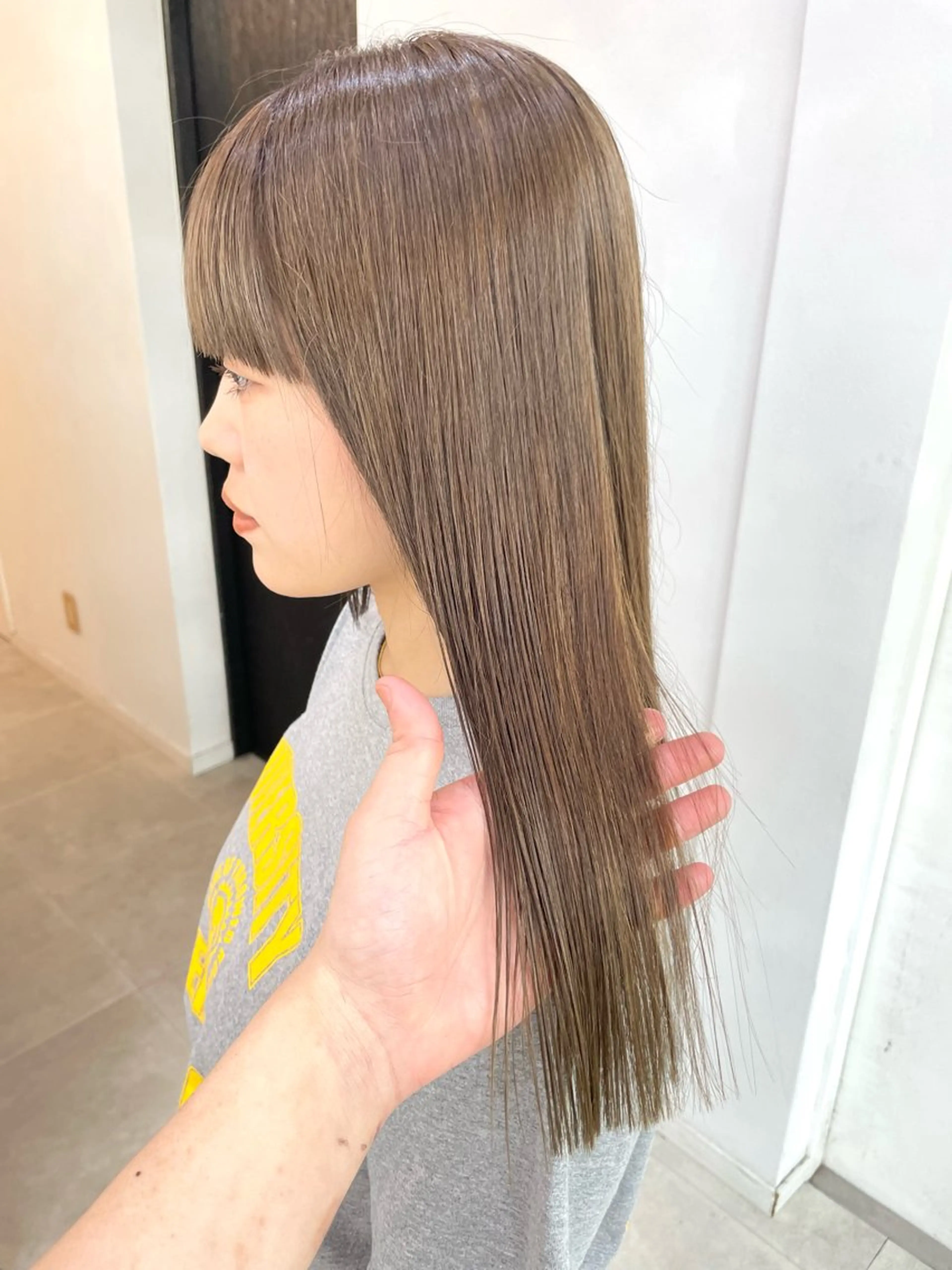 ロング カラー グレージュ ミルクティーグレージュ ヘアカラー トリートメント 柔らかいヘアカラー 大成のヘアスタイル