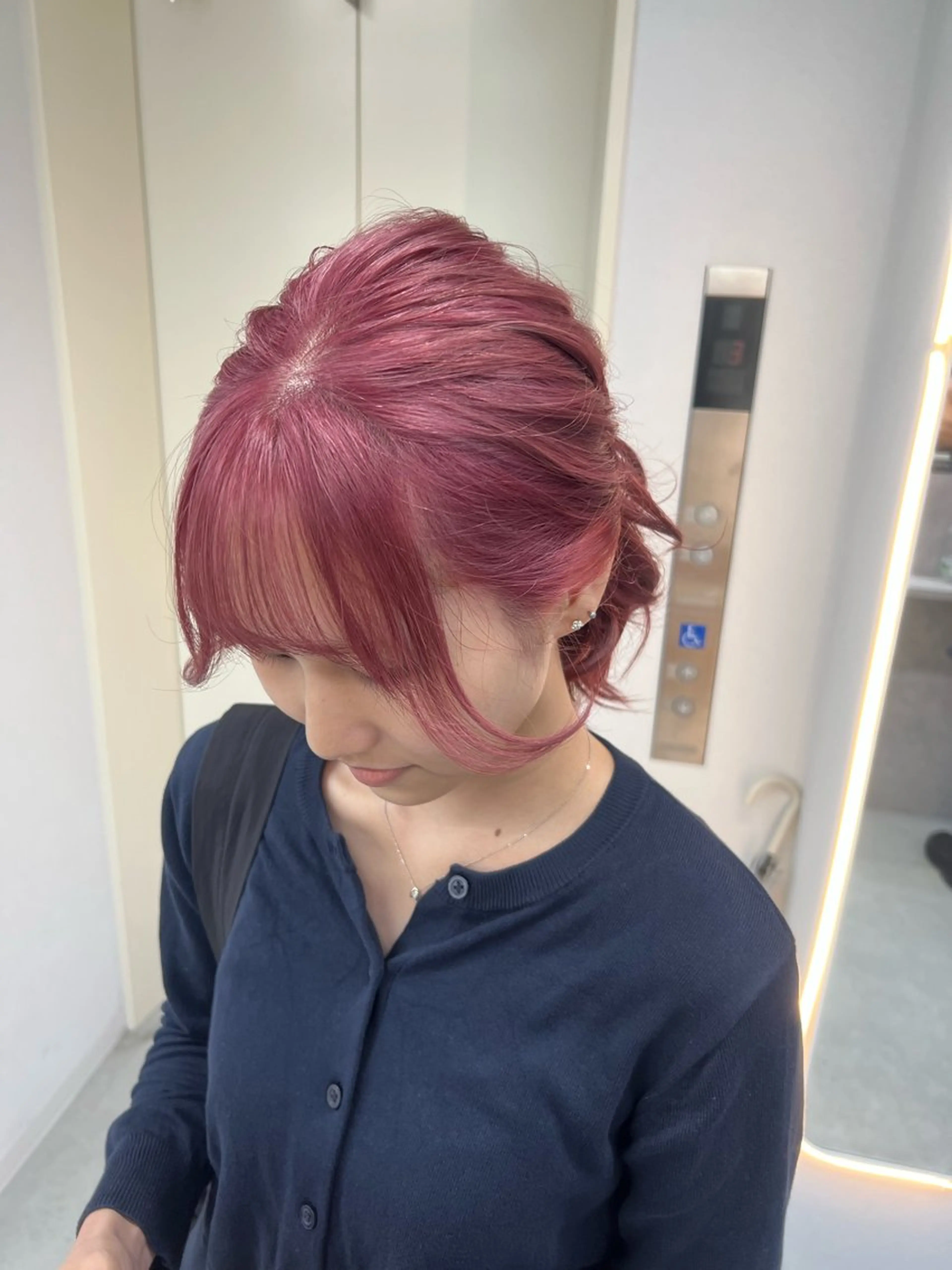 ミディアム ヘアカラー maya レイヤーカットのヘアスタイル