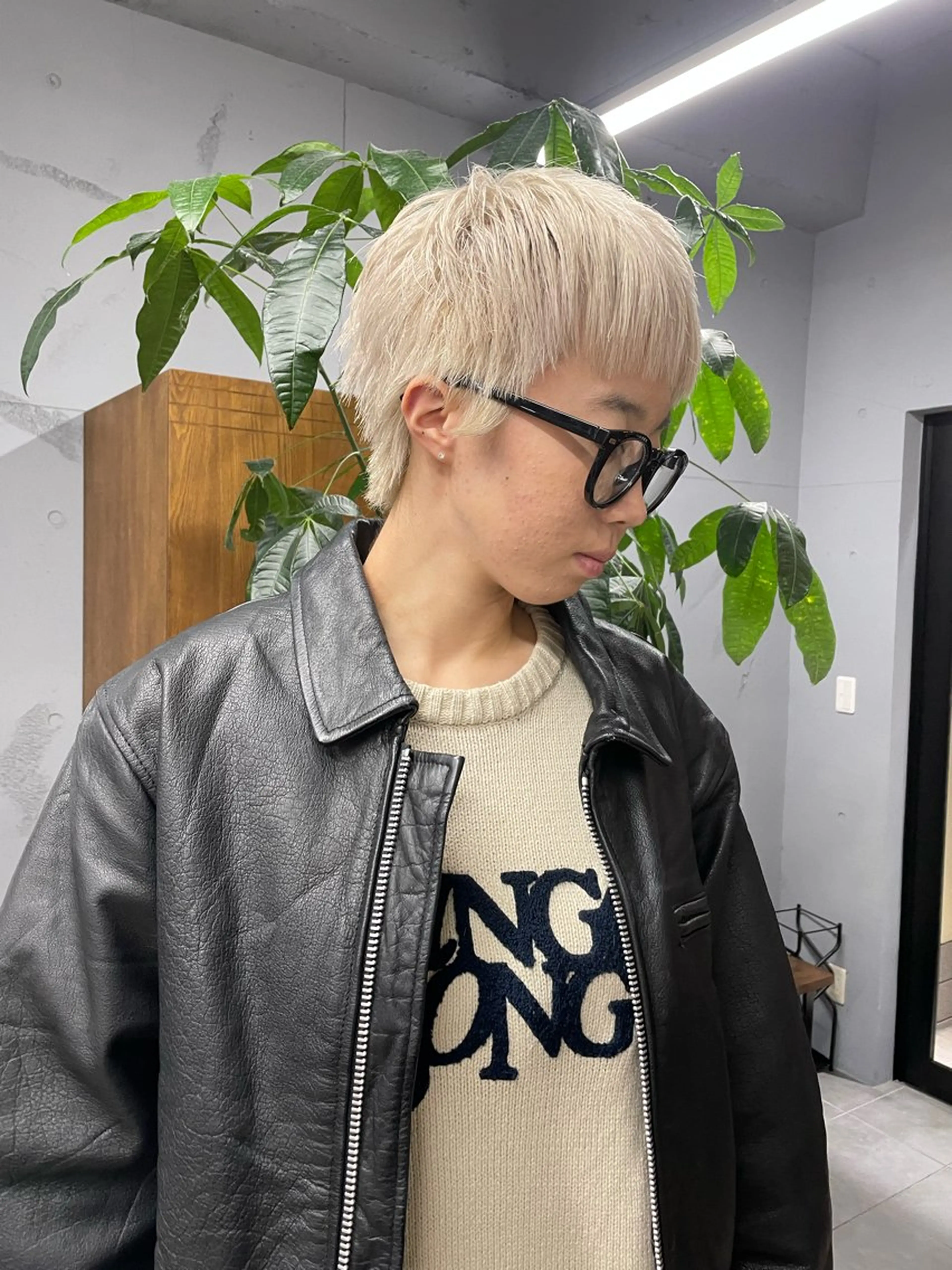 ショート カラー ブリーチ 抜きっぱなしブロンド ブロンド ハイトーンカラー ホワイトブロンド darts所属・マツダ レンのヘアスタイル