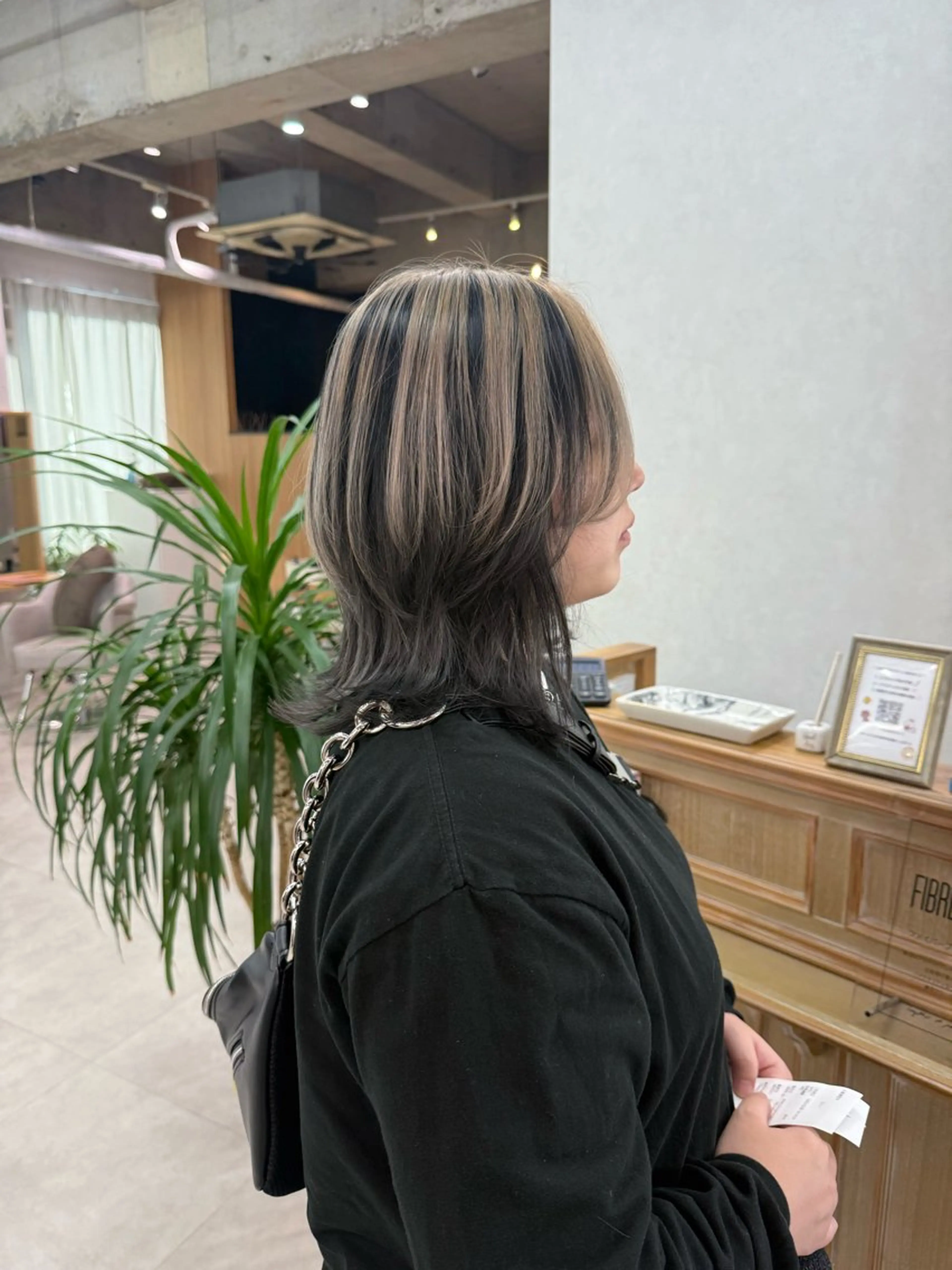 ミディアム カラー 渡邉 あいのヘアスタイル