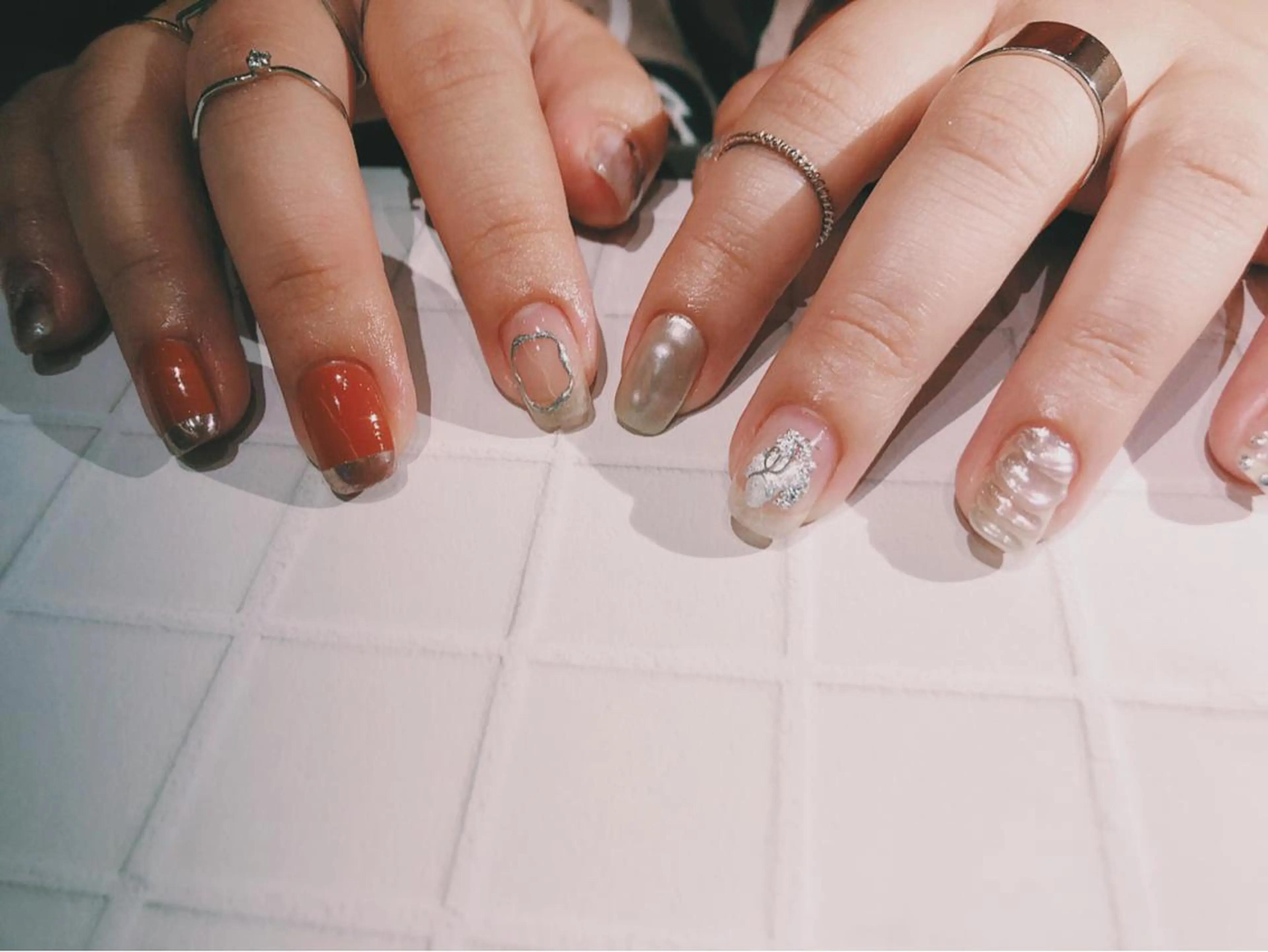 ショート カラー ネイル マツエク・マツパ ハンドネイル illum hicariのネイルデザイン