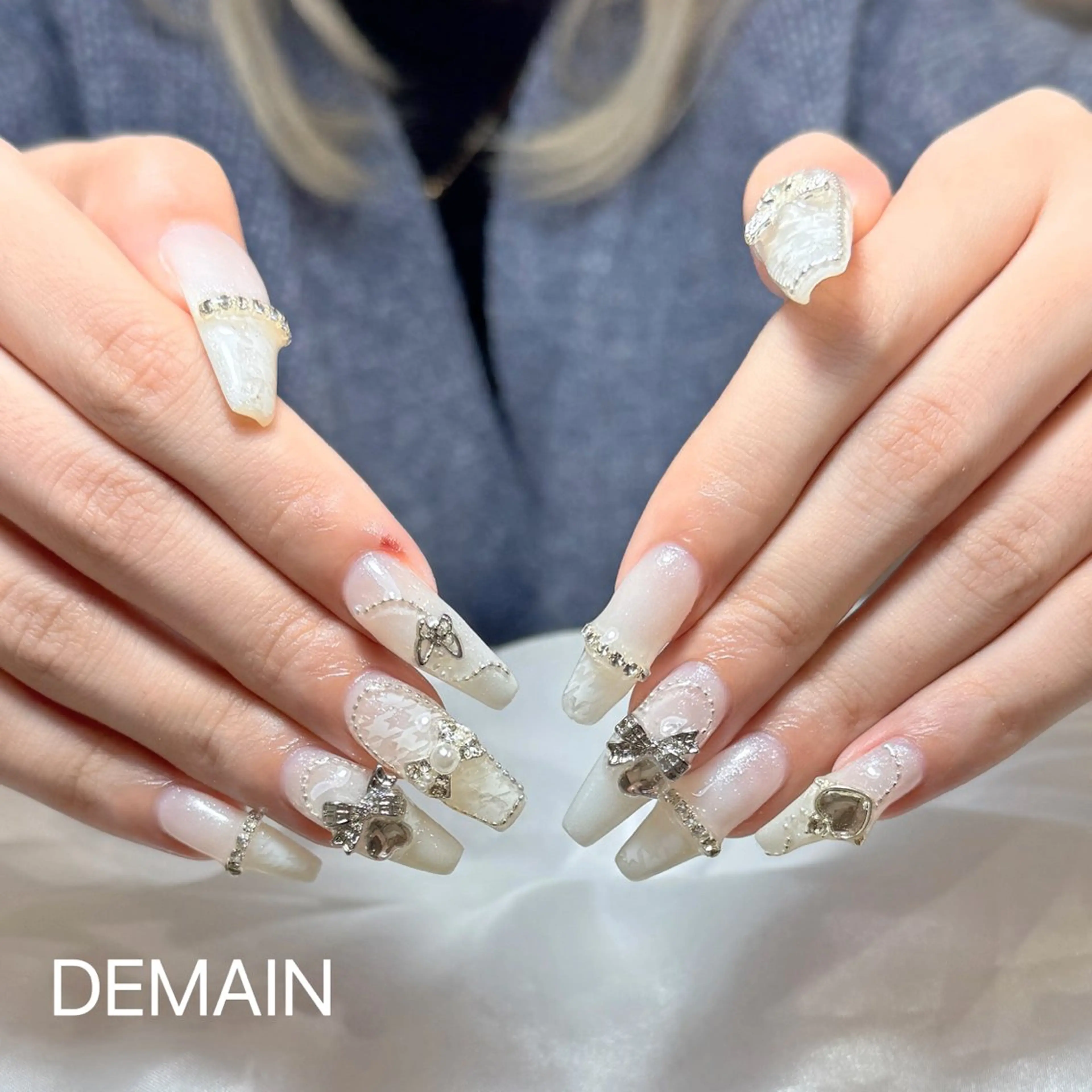 ネイル アートネイル オーロラネイル ガーリー キラキラネイル 韓国ネイル ハンドネイル DEMAIN- 🌸のネイルデザイン