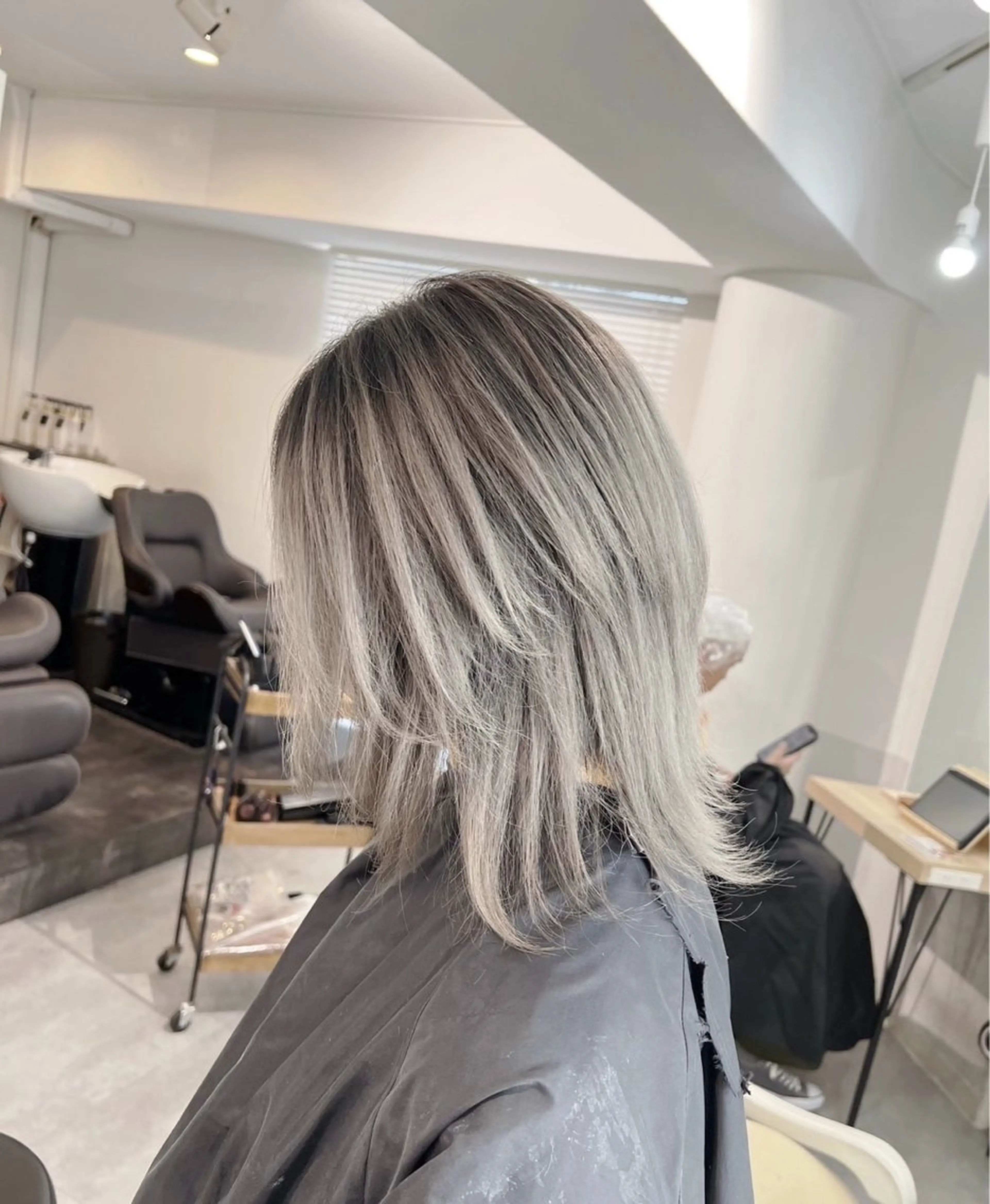 ミディアム カラー バレイヤージュ グレージュ レイヤーカット カット ヘアカラー トリートメント ROBIN所属・指名数No.1 /NAOYAのヘアスタイル