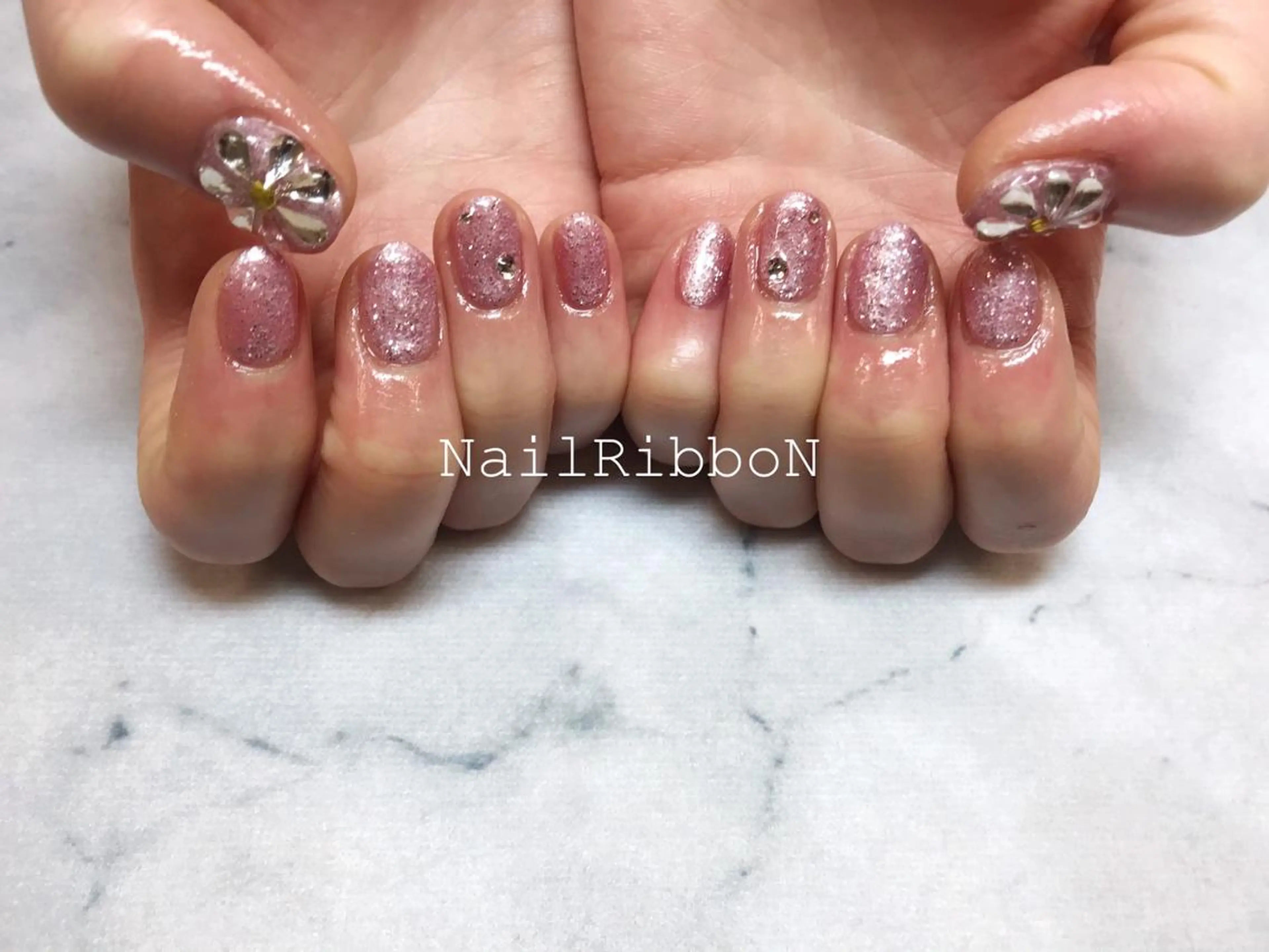 ネイル ネイルリボン 受付スタッフのネイルデザイン