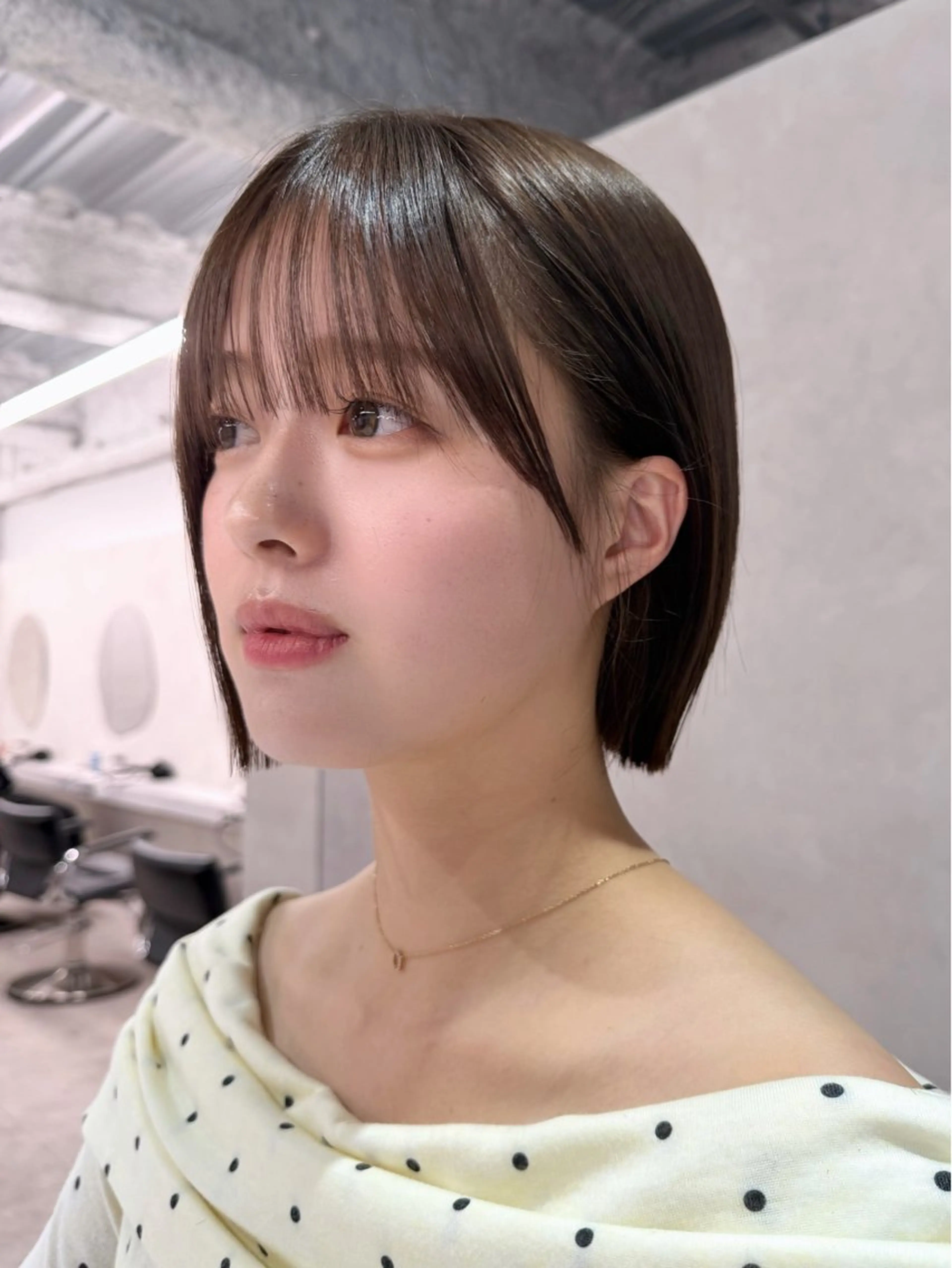 セミロング カラー ブリーチ 透明感カラー ダブルカラー ブリーチなしカラー 顔周りカット カット 新島 涼のヘアスタイル