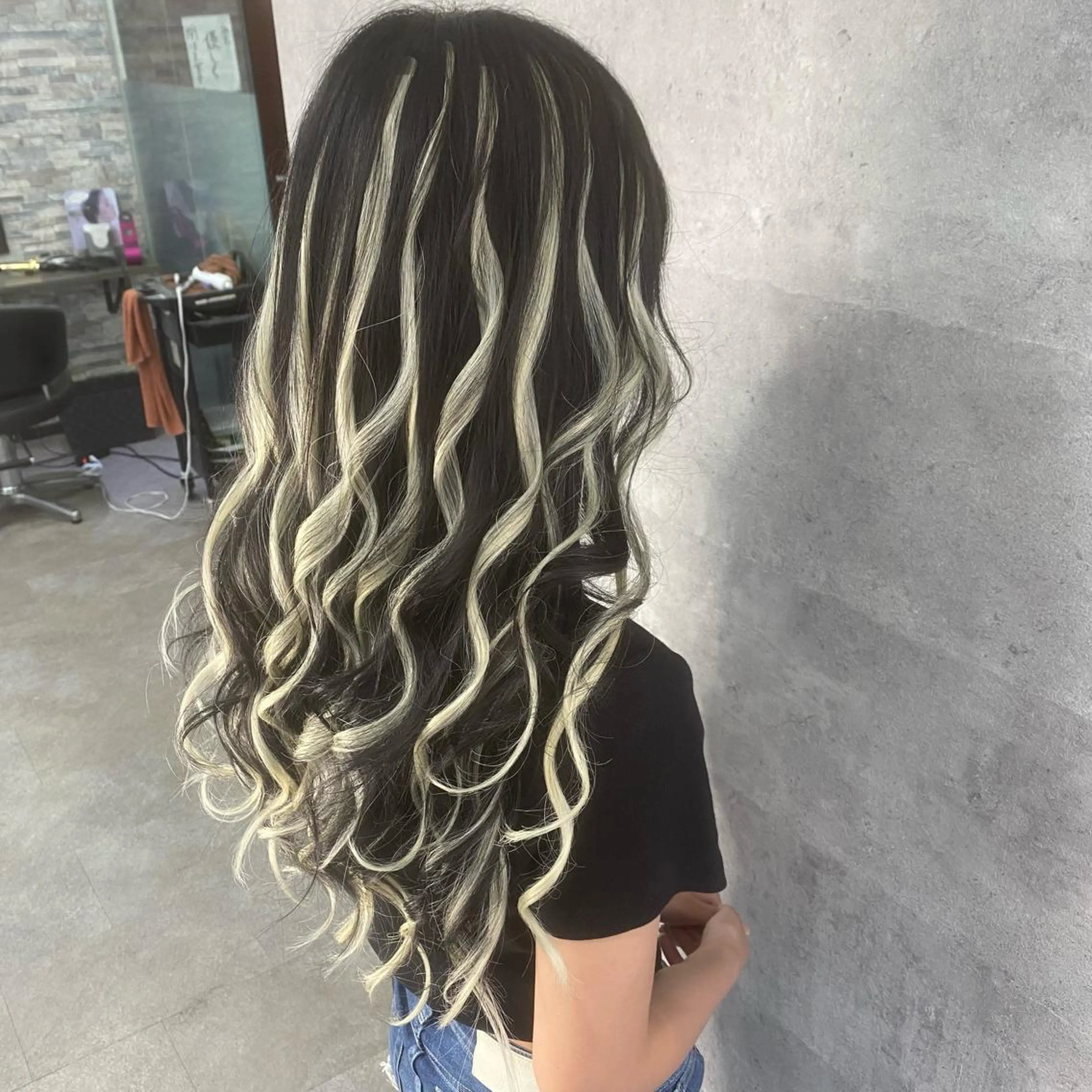 ロング カラー シールエクステ特化 ハイトーン、NANAのヘアスタイル