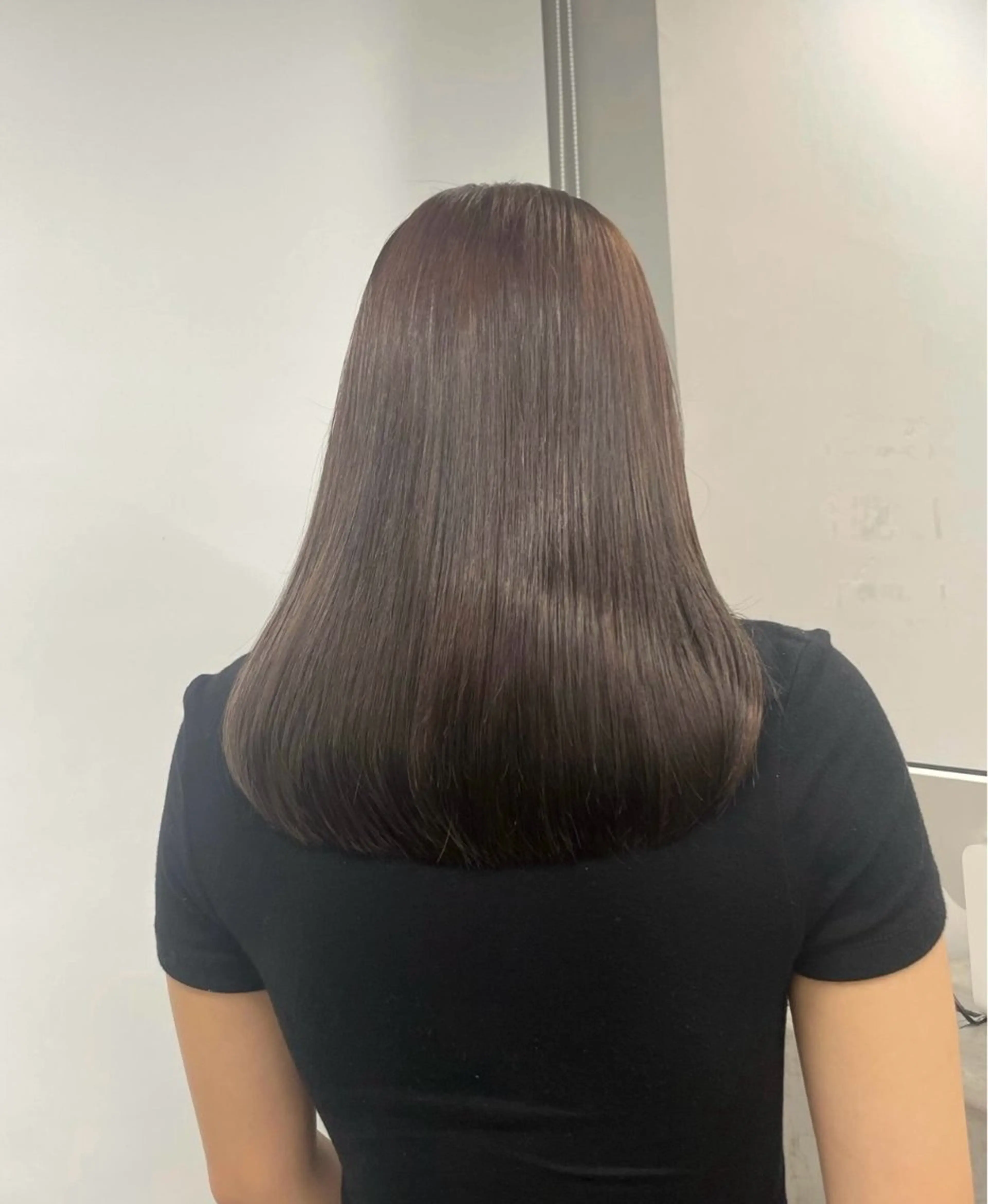 カラー maina/透明感 ベージュ/ブラウンのヘアスタイル