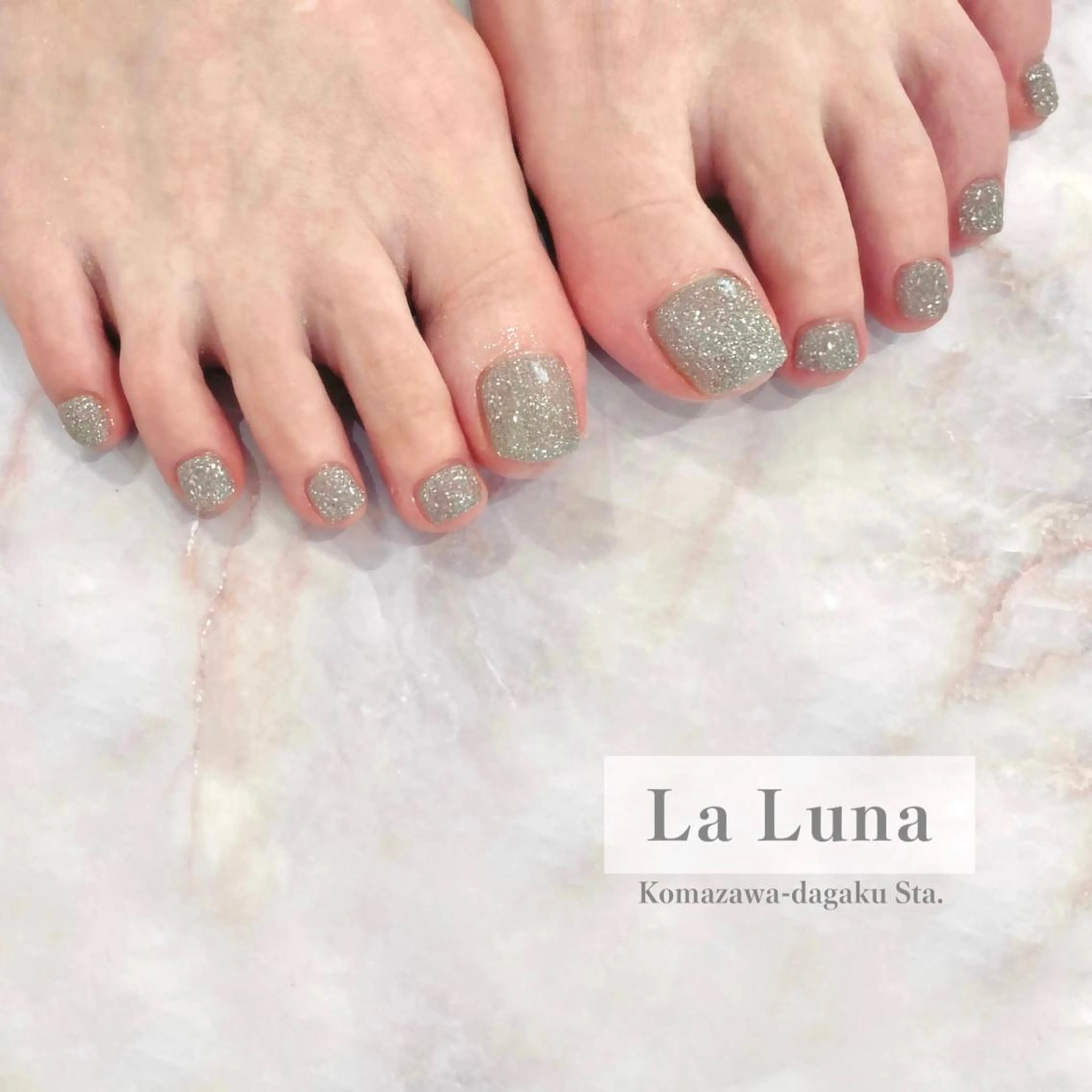 ネイル フラッシュネイル ワンカラーネイル フットネイル LaLuna🌙 natsukiのネイルデザイン