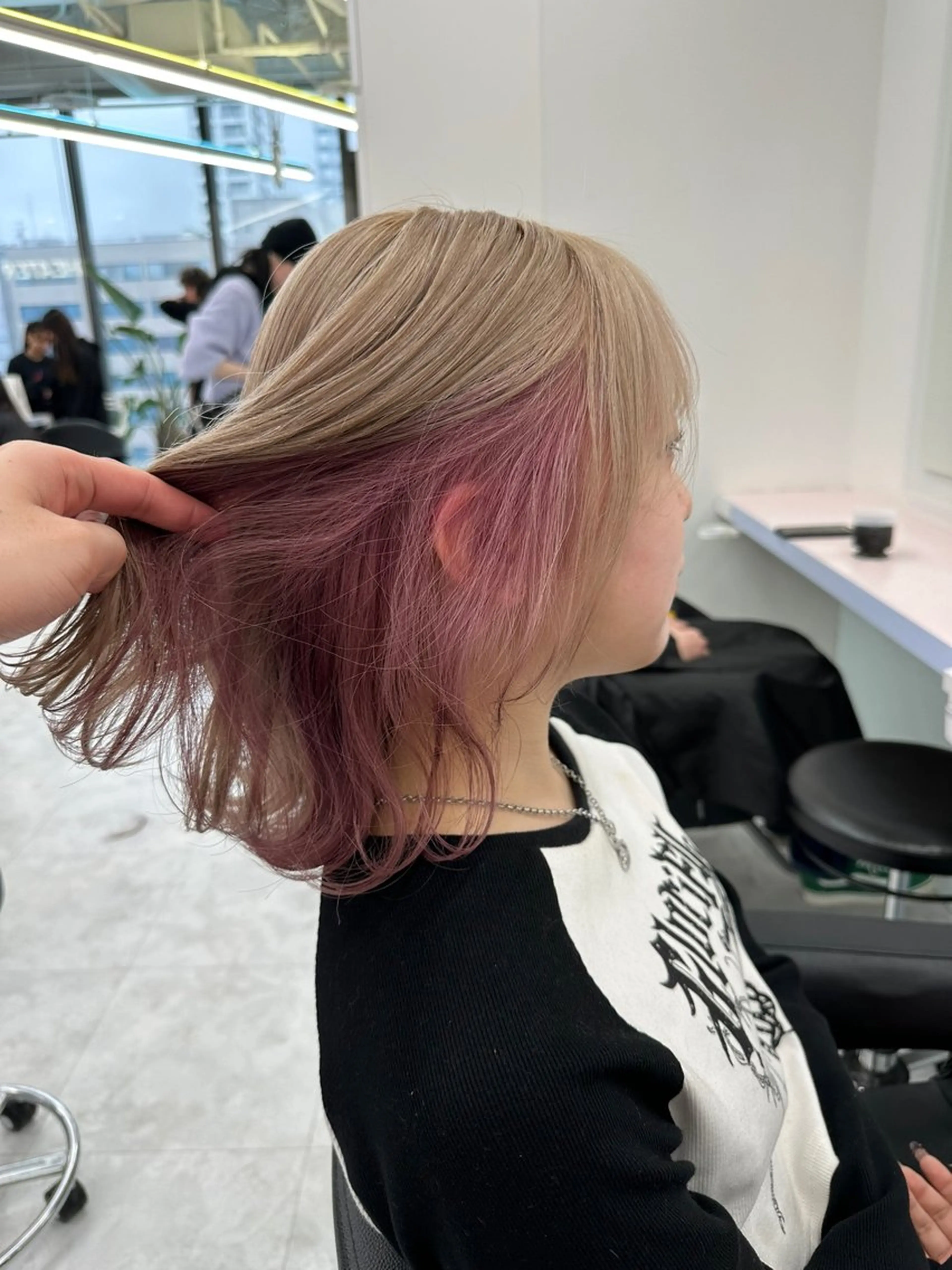 ミディアム カラー ヘアカラー ヘッドスパ 🫧ハイトーン🫧 ベージュ🫧徹哉のヘアスタイル