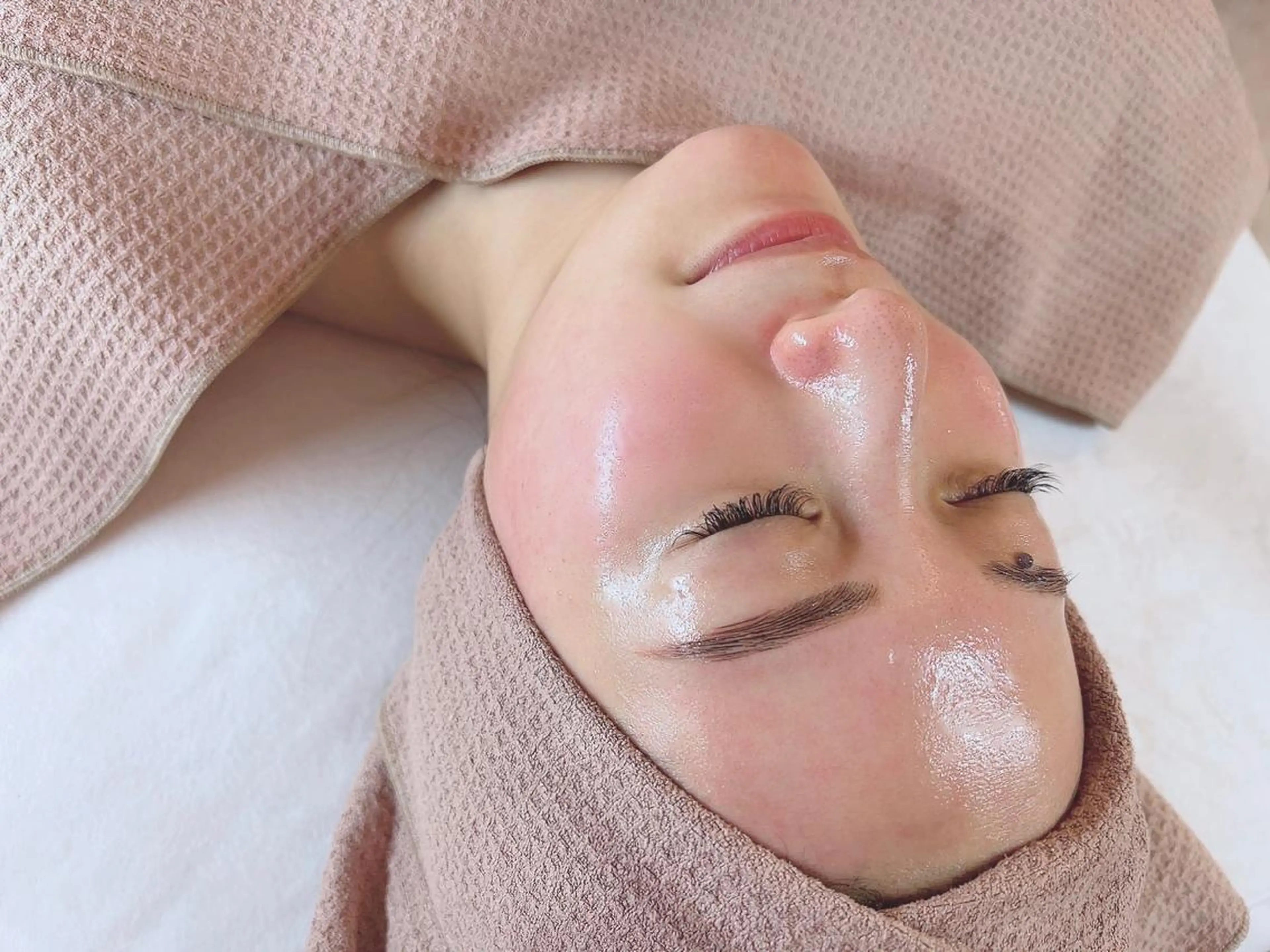 眉ワックス脱毛/美眉スタイリング/眉メイクケアの写真