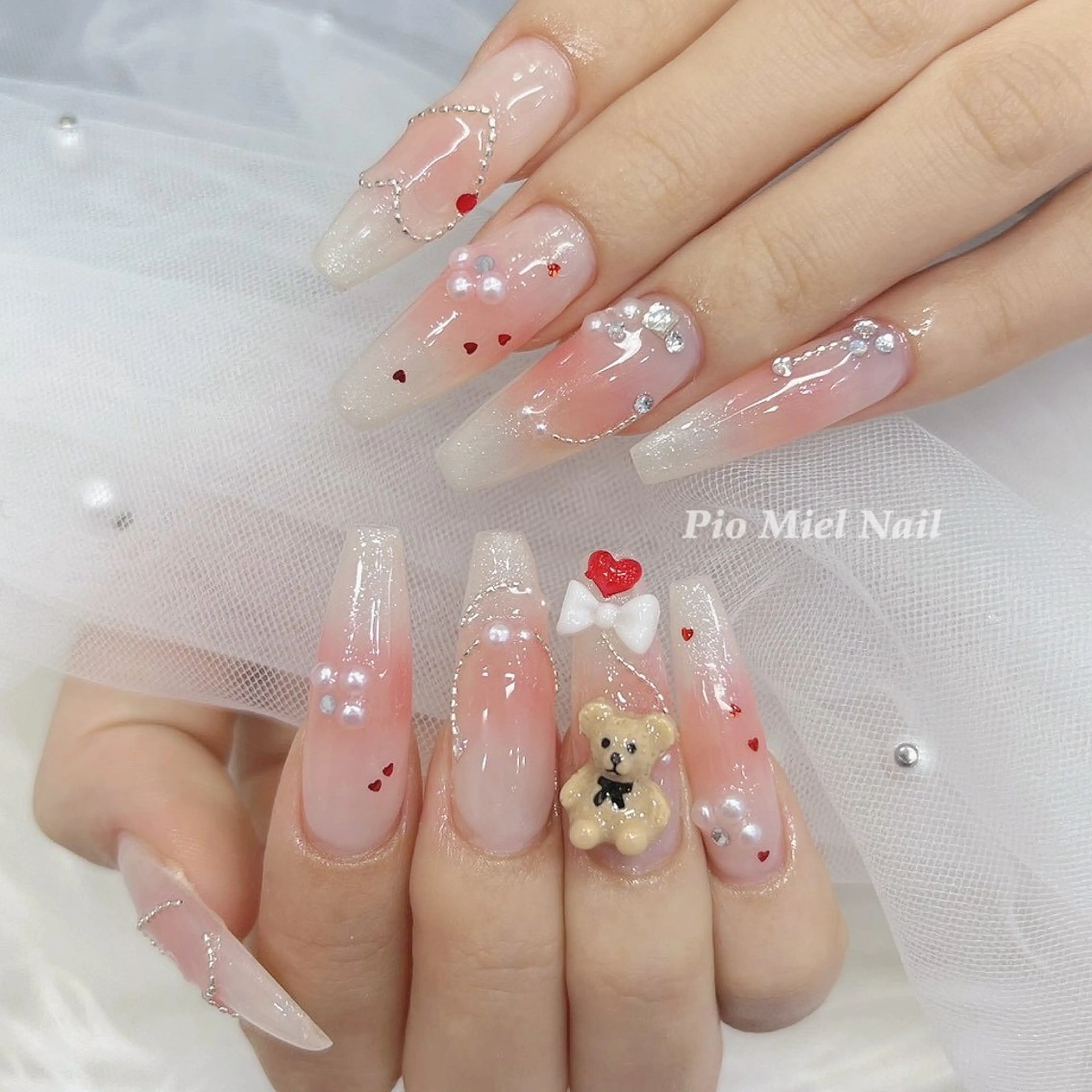 セミロング 韓国風ヘア ハンドネイル Pio Mielのネイルデザイン