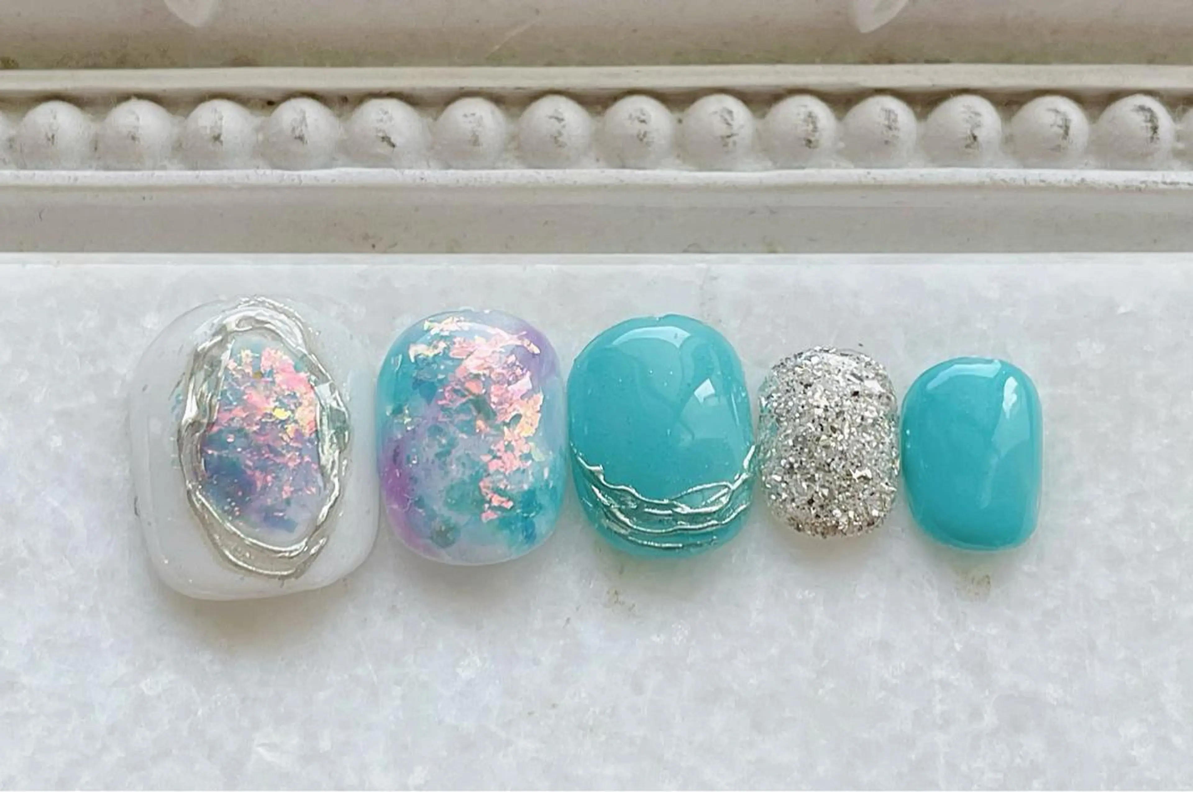 ネイル フットネイル ジェルネイル キラキラネイル パラジェル Satomi  のネイルデザイン