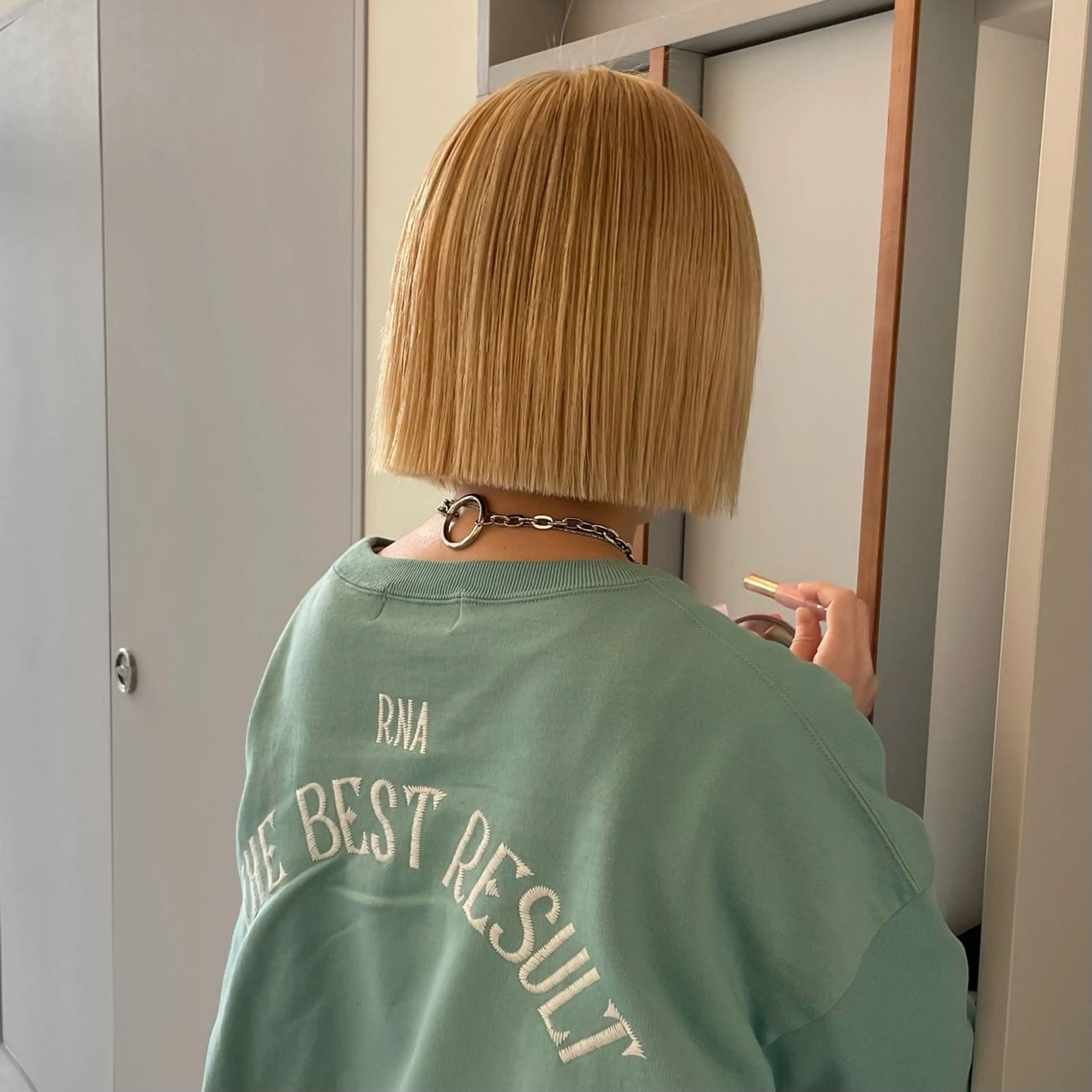 ショート カラー ベージュカラー ブリーチ 抜きっぱなしブロンド ブロンド 透明感カラー ヘアカラー トリートメント ブリーチ/レイヤー 🌻Mutsumiのヘアスタイル