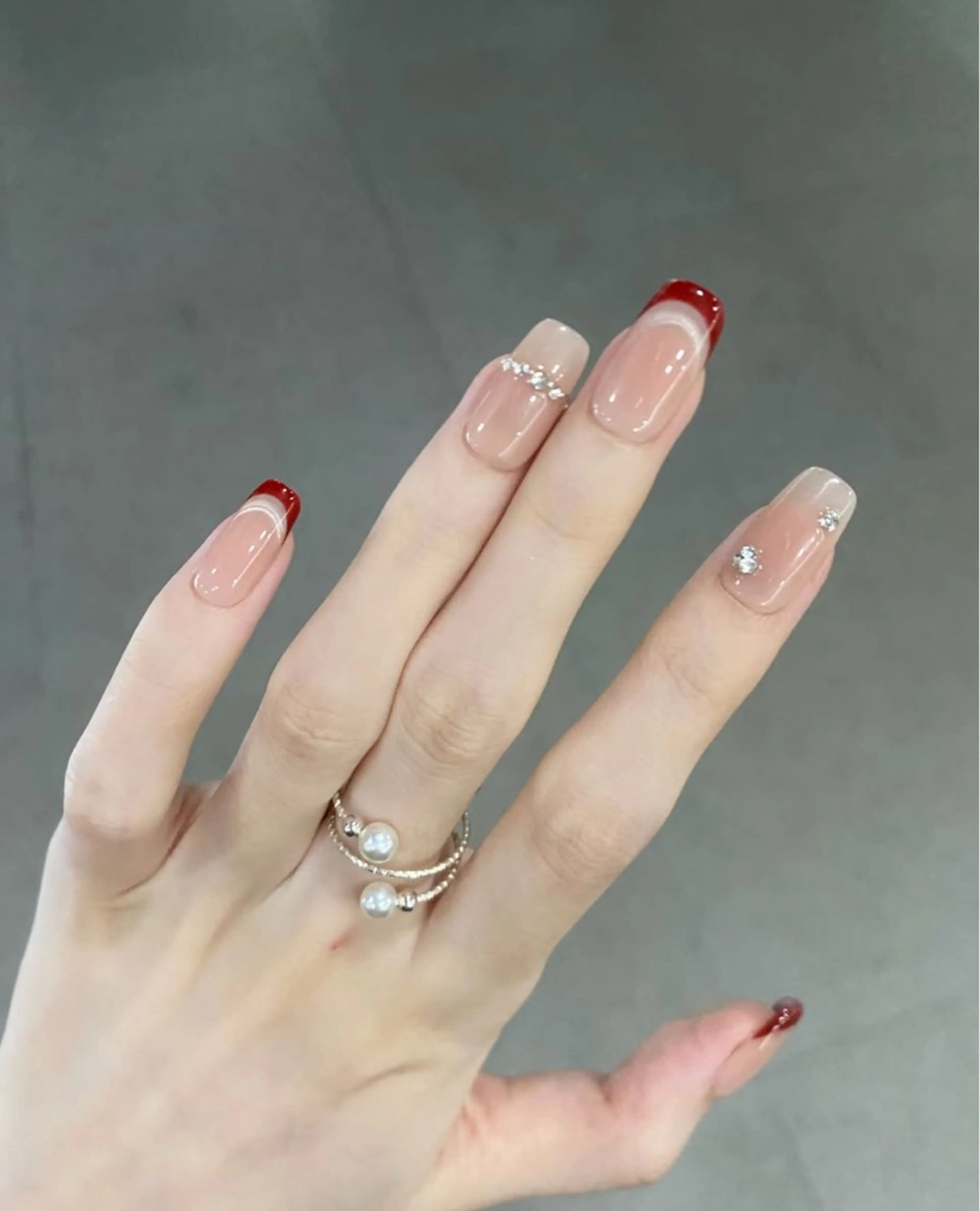 【Jr.ネイリスト】 🟥チークネイルx先端マグネットの🧲クチーク部分のカラーは6色の中からお選びいただきます🥰🥰の写真