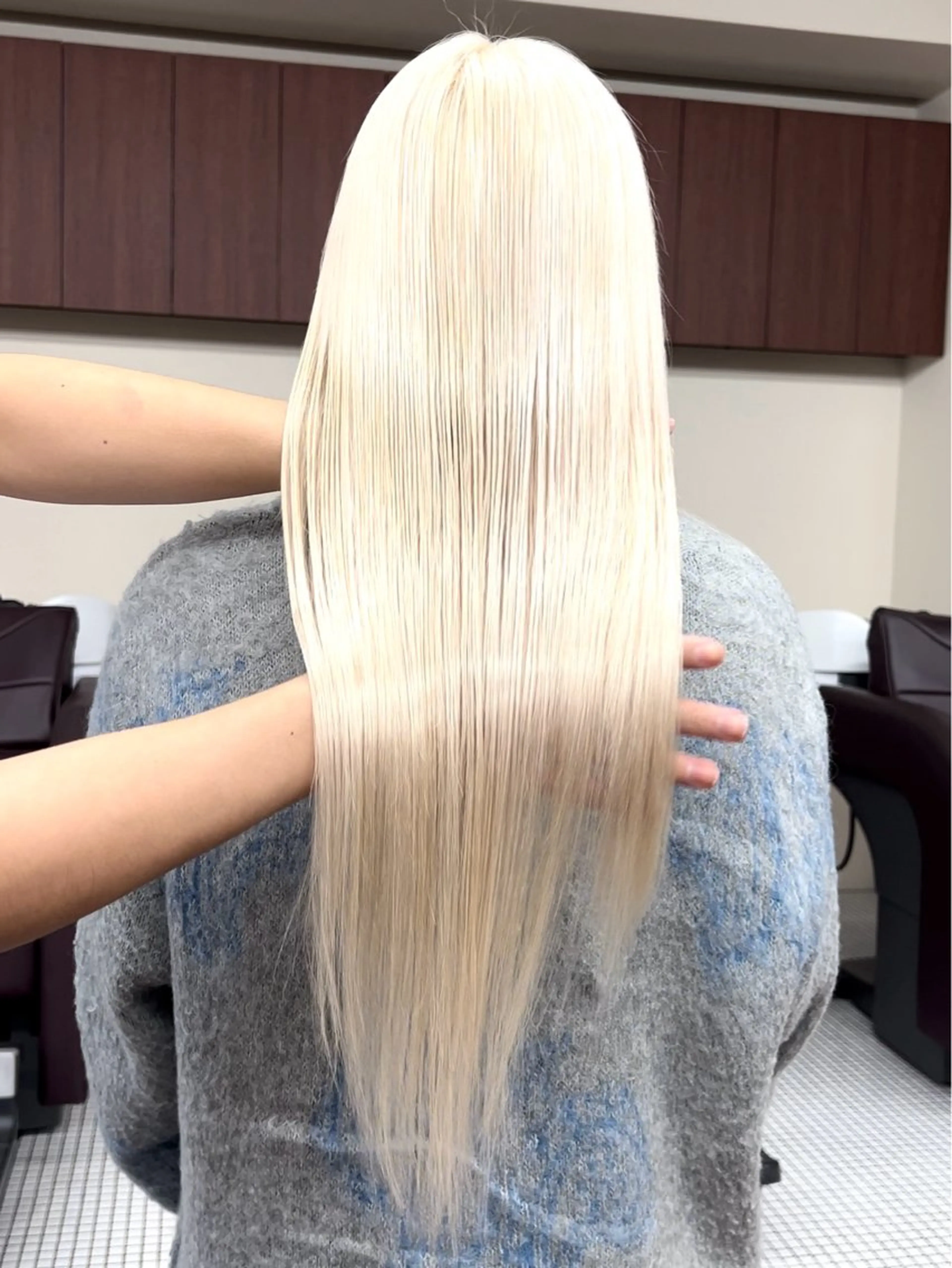 ケアブリーチ2回+カラー+コーティングトリートメント+施設料金5%いただきます。の写真