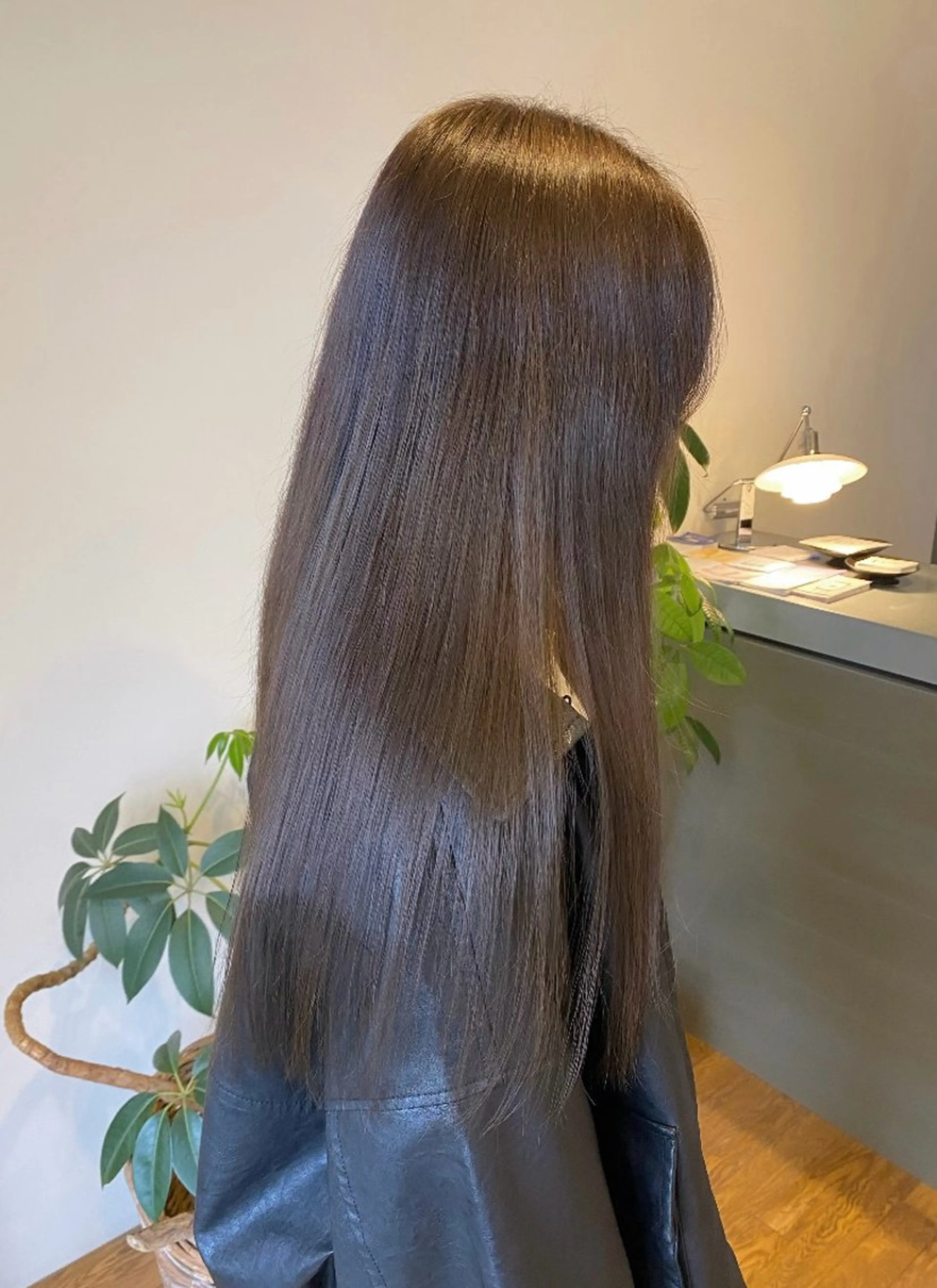 ロング カラー ブラウンカラー オリーブブラウン ヘアカラー Ludwig AIRIのヘアスタイル