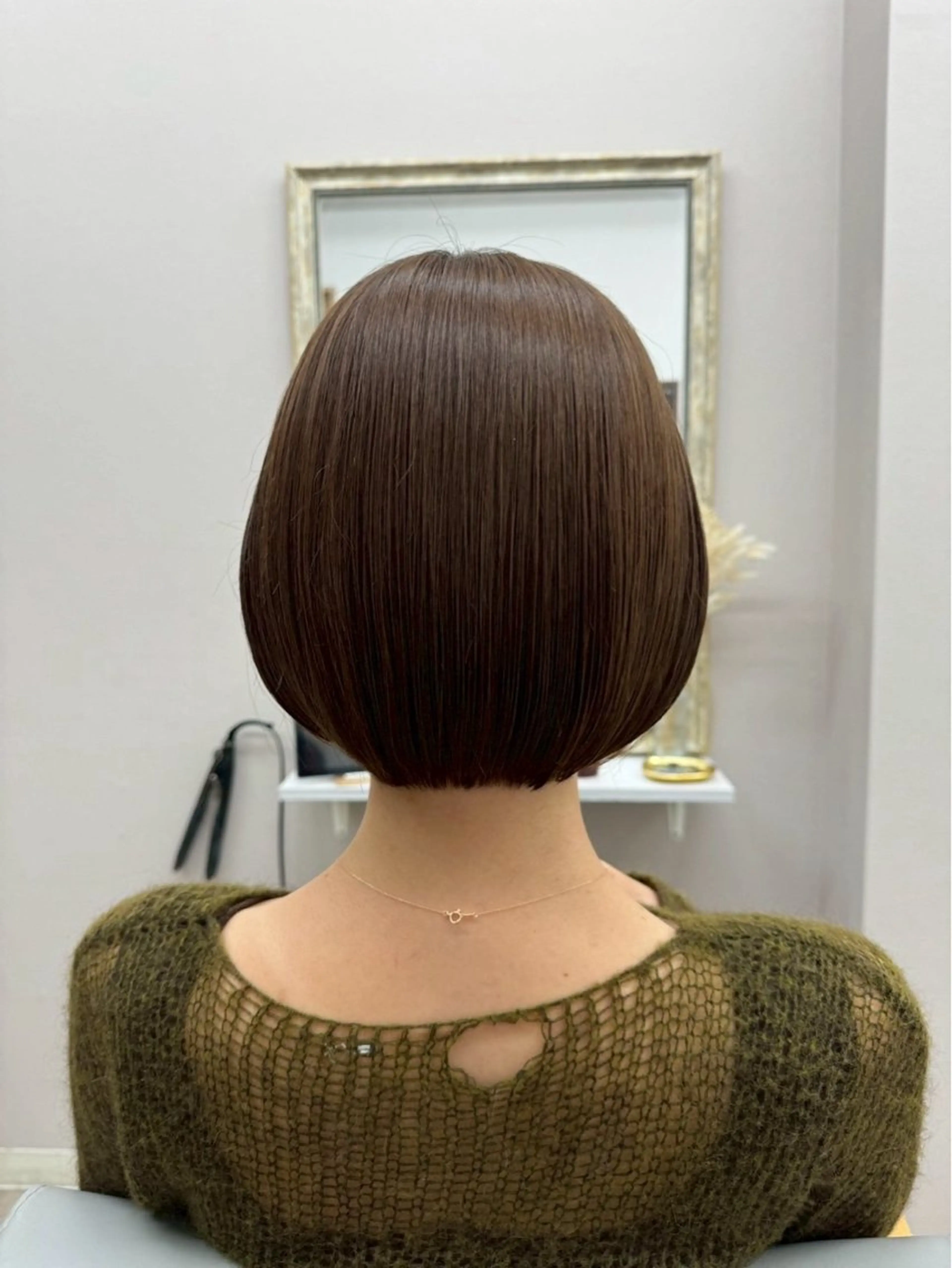 ショート カラー ベージュカラー オリーブベージュ オリーブカラー ボブ トリートメント luna所属・luna ayane ／透明感カラーのヘアスタイル