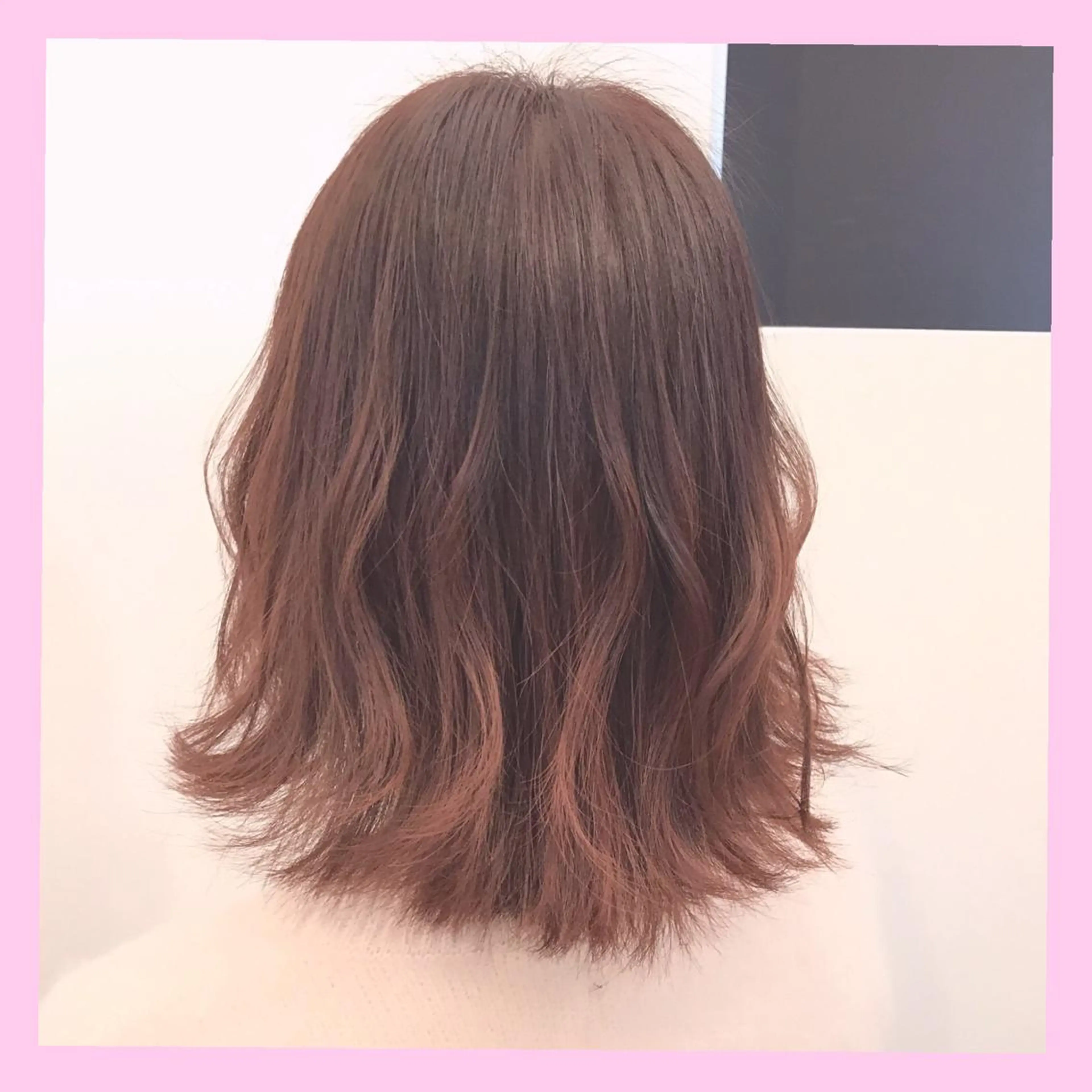 ミディアム カラー ピンクカラー SHIN/レイヤー カット×クロスパーマのヘアスタイル