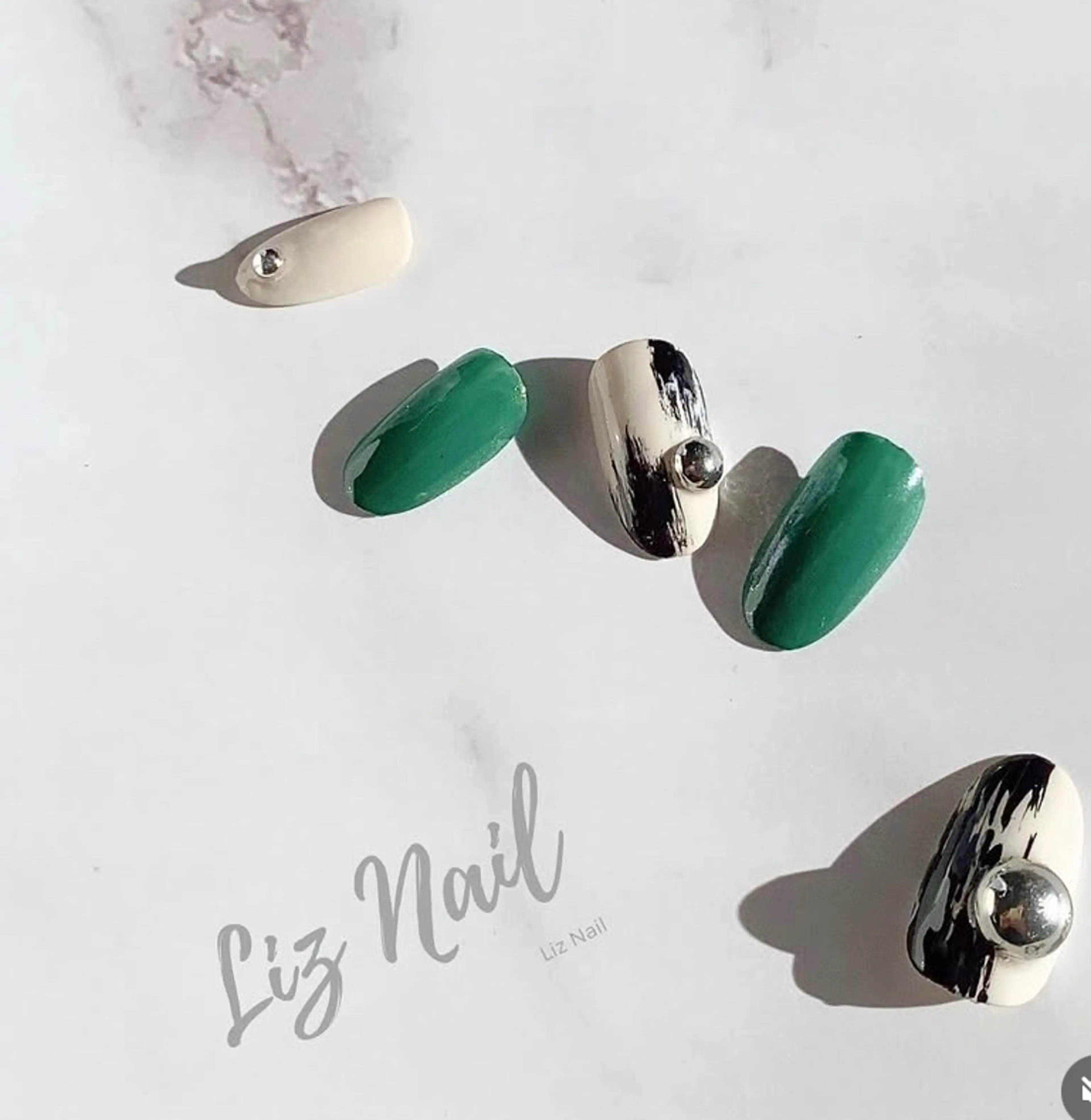 ネイル リズネイル・ 新宿・代々木のネイルデザイン