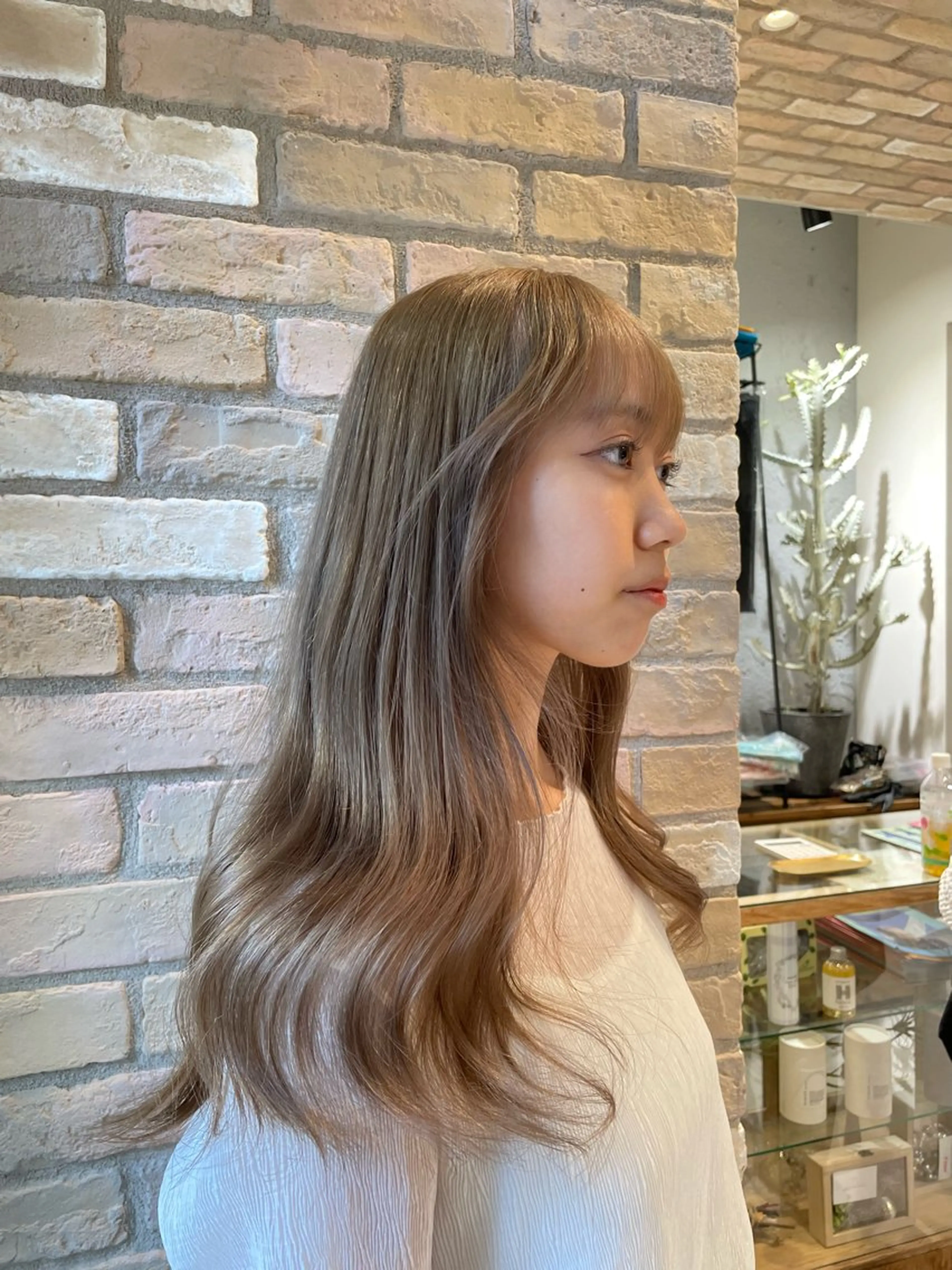 ロング カラー ベージュカラー ミルクティーベージュ ヘアカラー 🌟暖色系ハイトーン 🌟AIのヘアスタイル