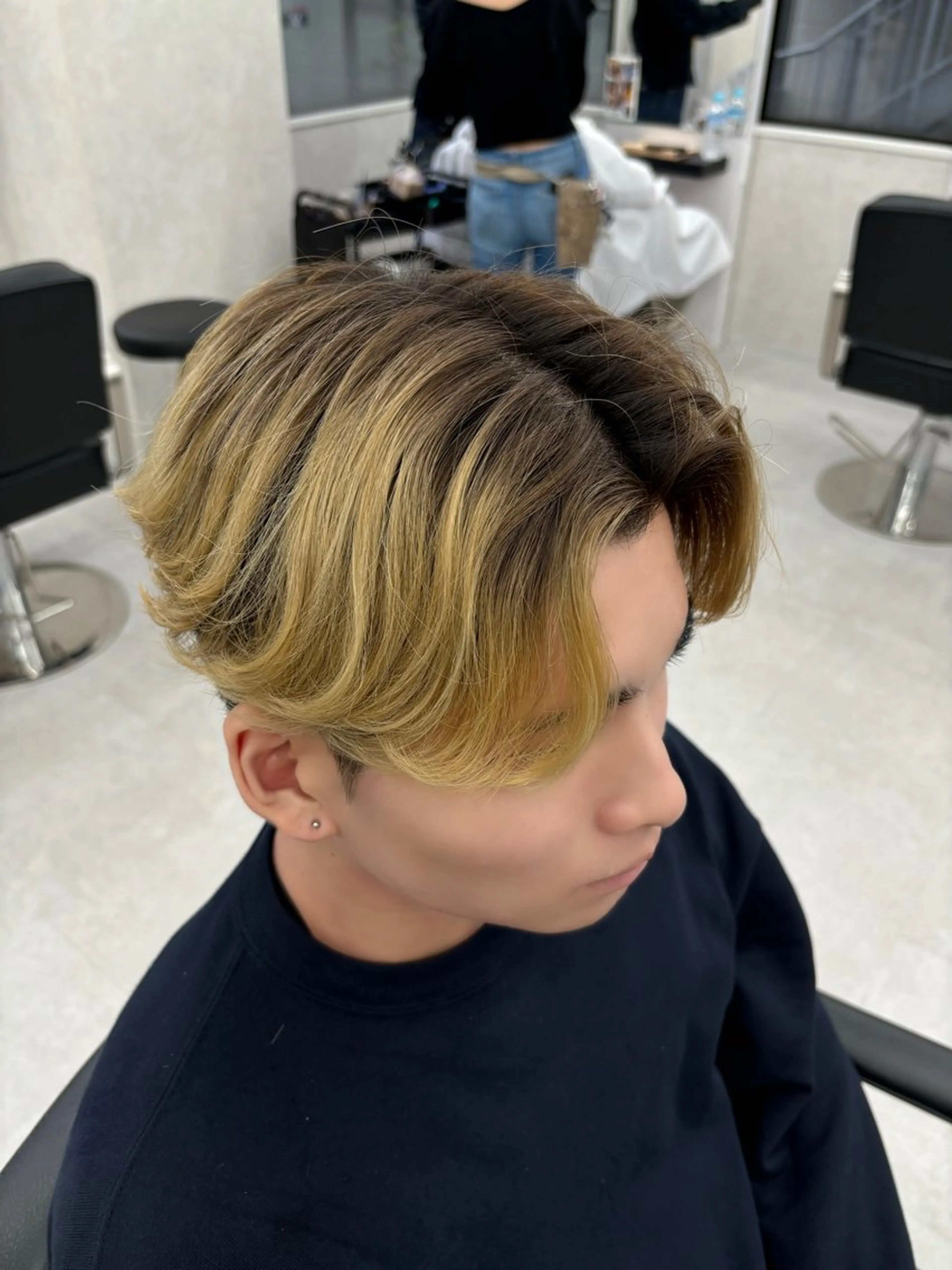 ミディアム メンズ センターパート 岩井 虎大郎のヘアスタイル