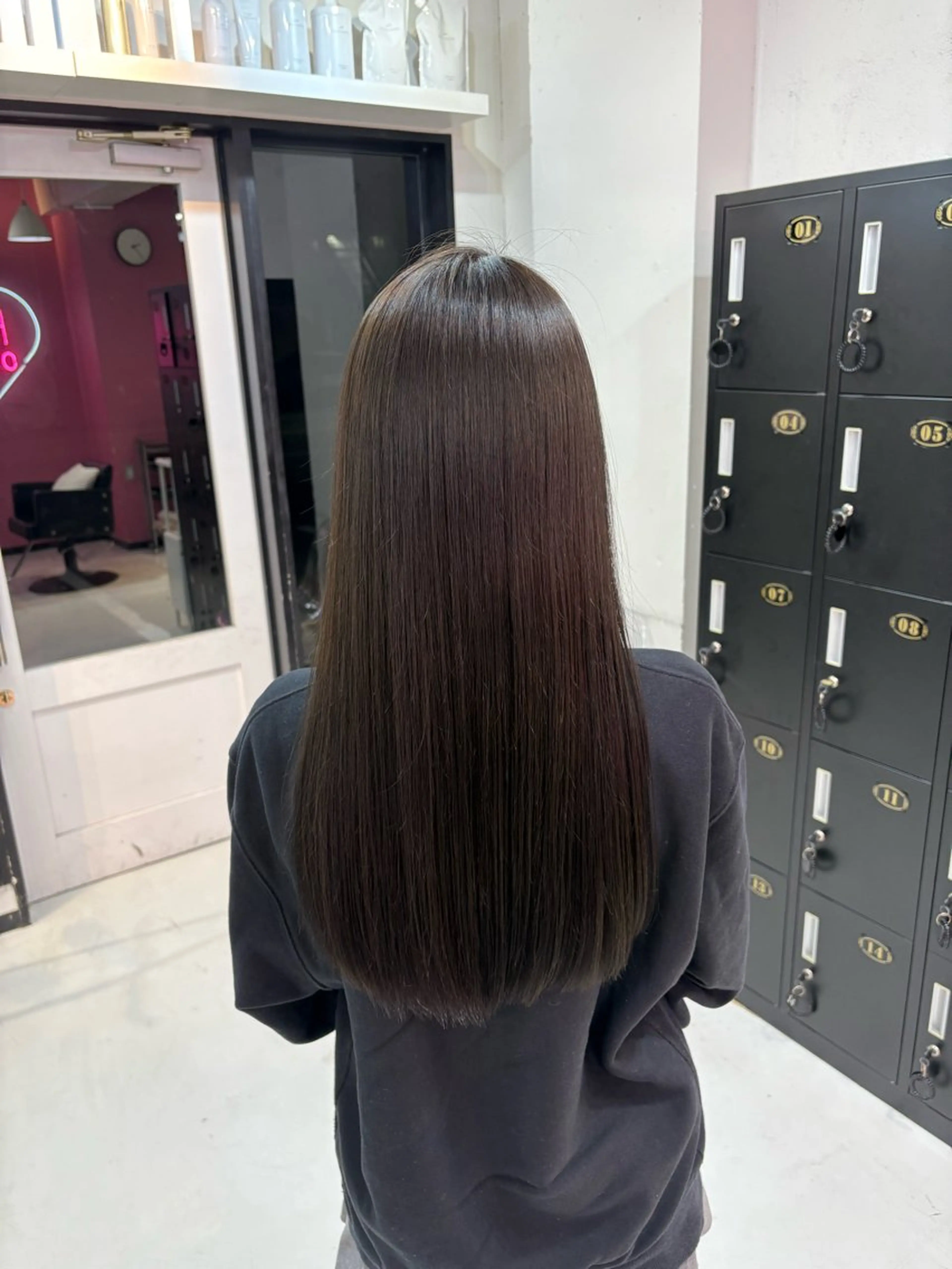 ロング カラー ブリーチ 透明感カラー グレージュ オリーブグレージュ オリーブグレー 弓矢 叶のヘアスタイル