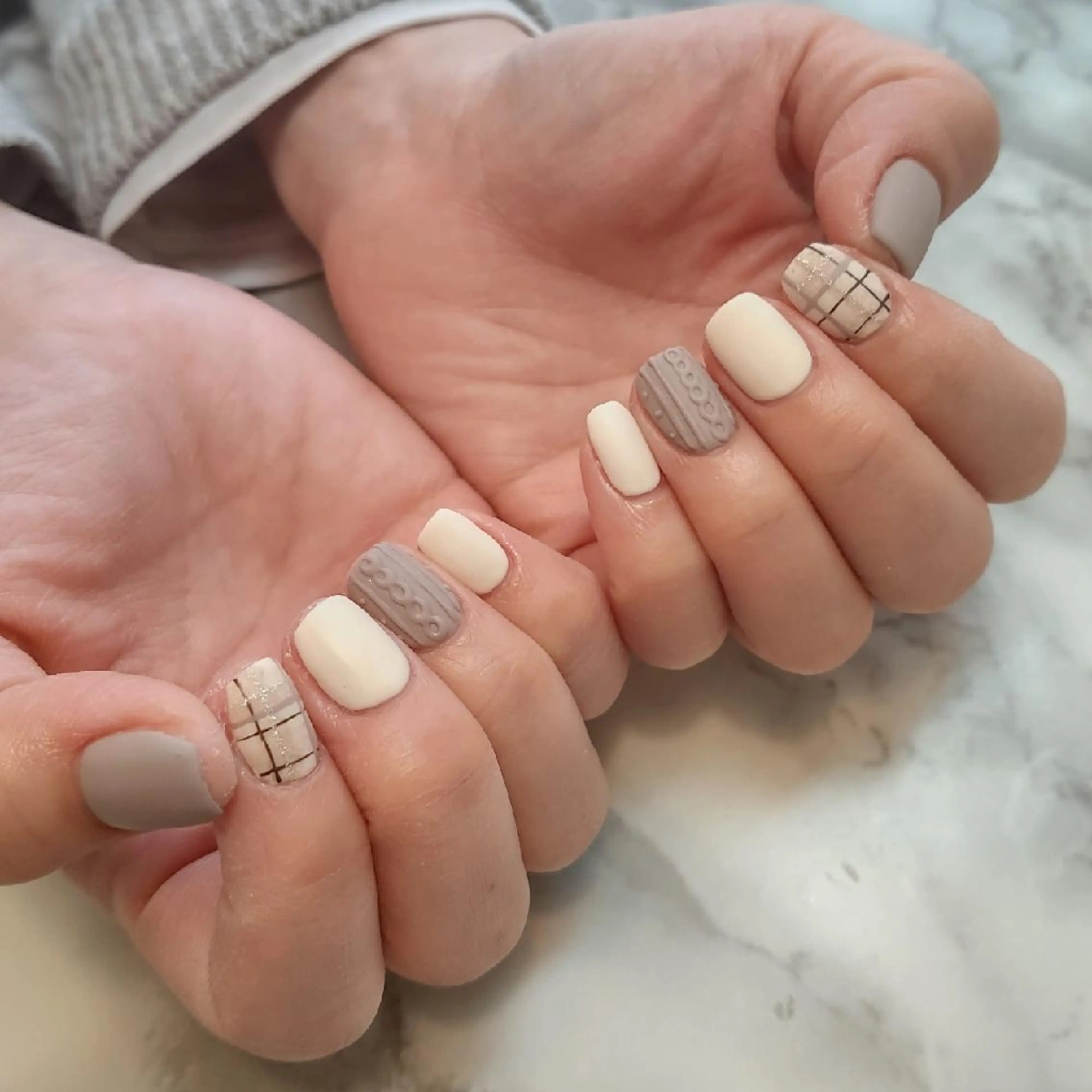 ネイル ジェヌインネイル 河内のネイルデザイン