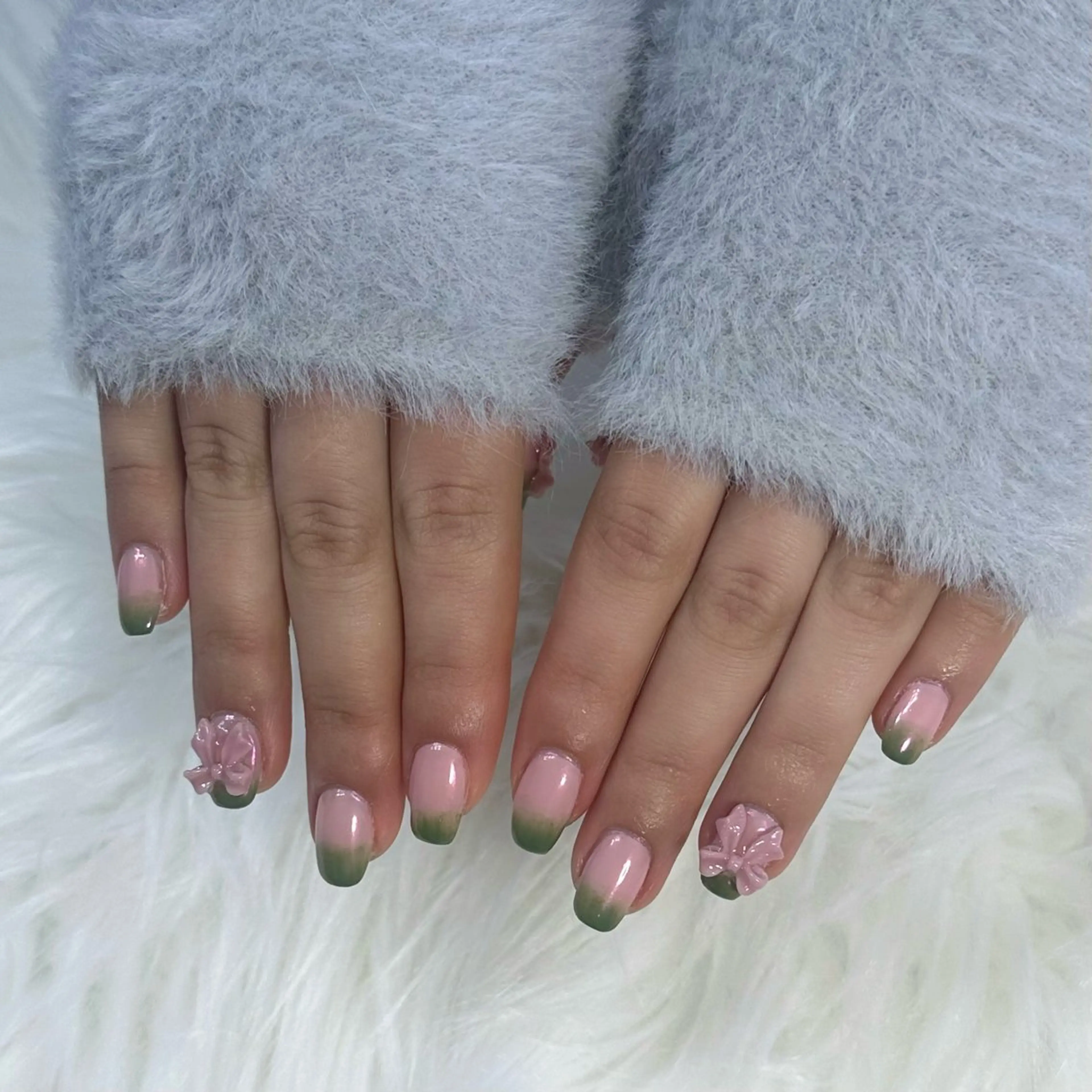 ネイル オーロラネイル グラデーション ピンク リボン nail&eye pang hinaのネイルデザイン