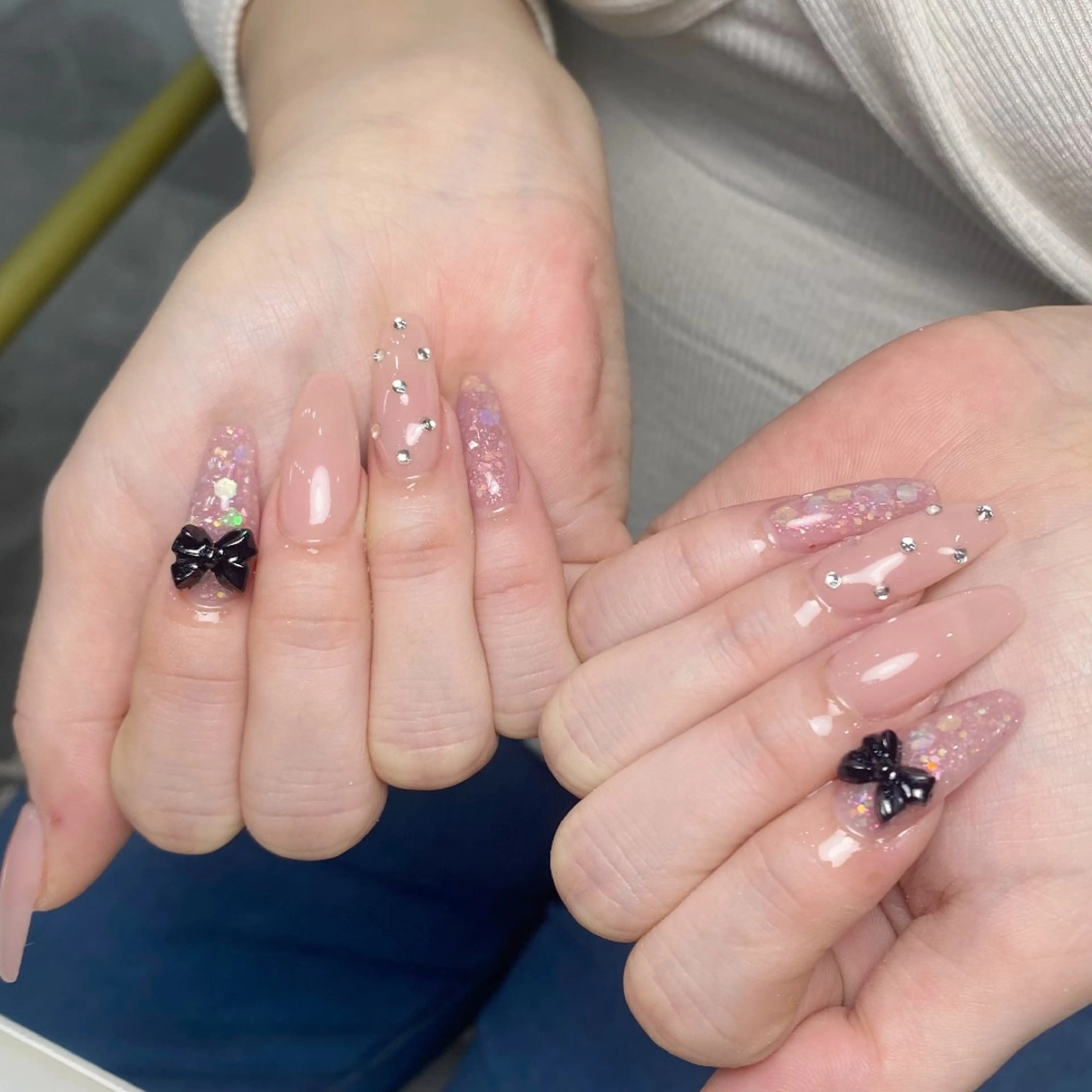 ネイル チークネイル フレンチネイル ジェルネイル ガーリー キラキラネイル ハンドネイル UM Nail Salonのネイルデザイン