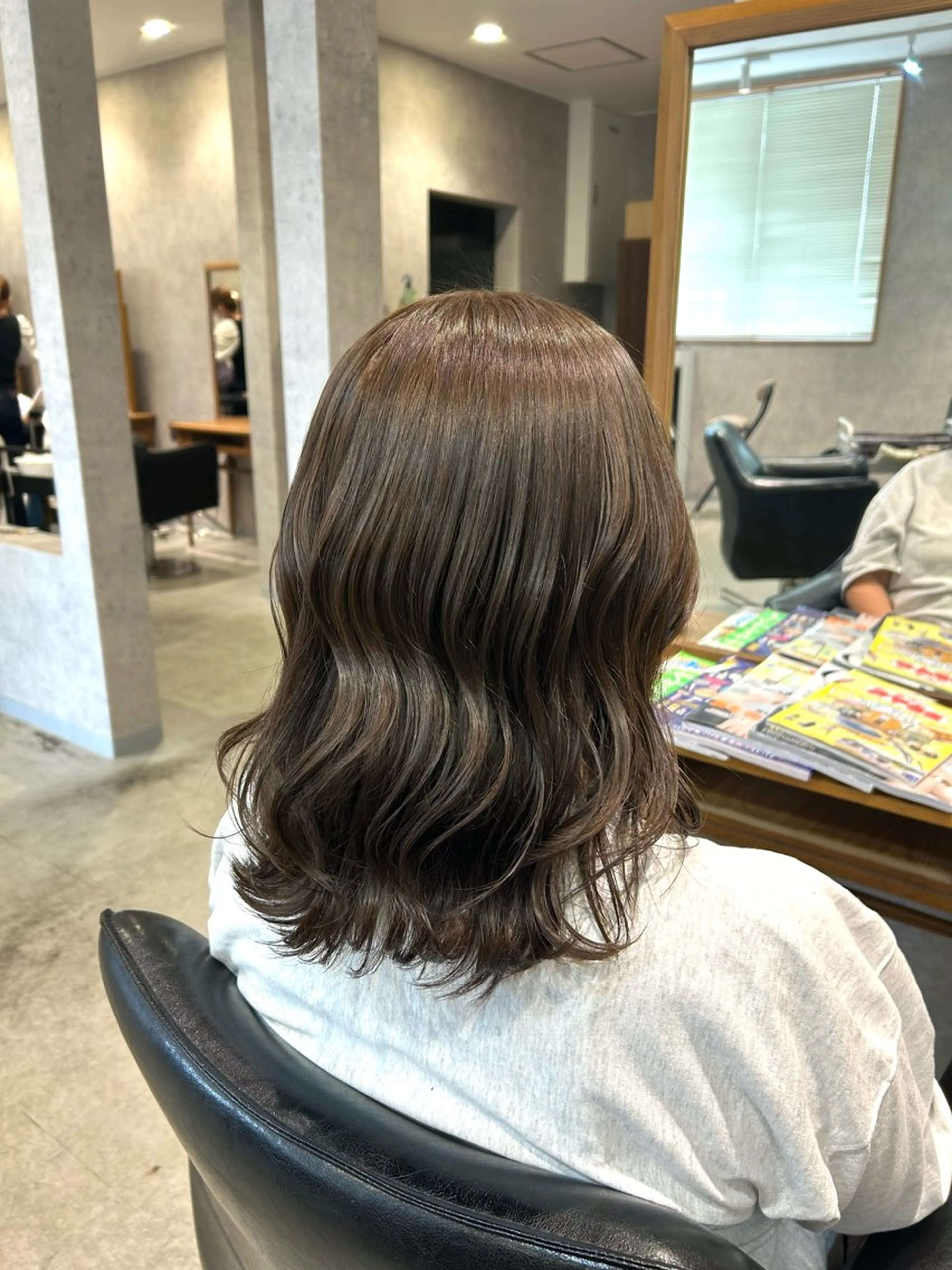 ミディアム カラー suri-ru hair【スリールヘアー】所属・FURUSAWA AOIのヘアスタイル