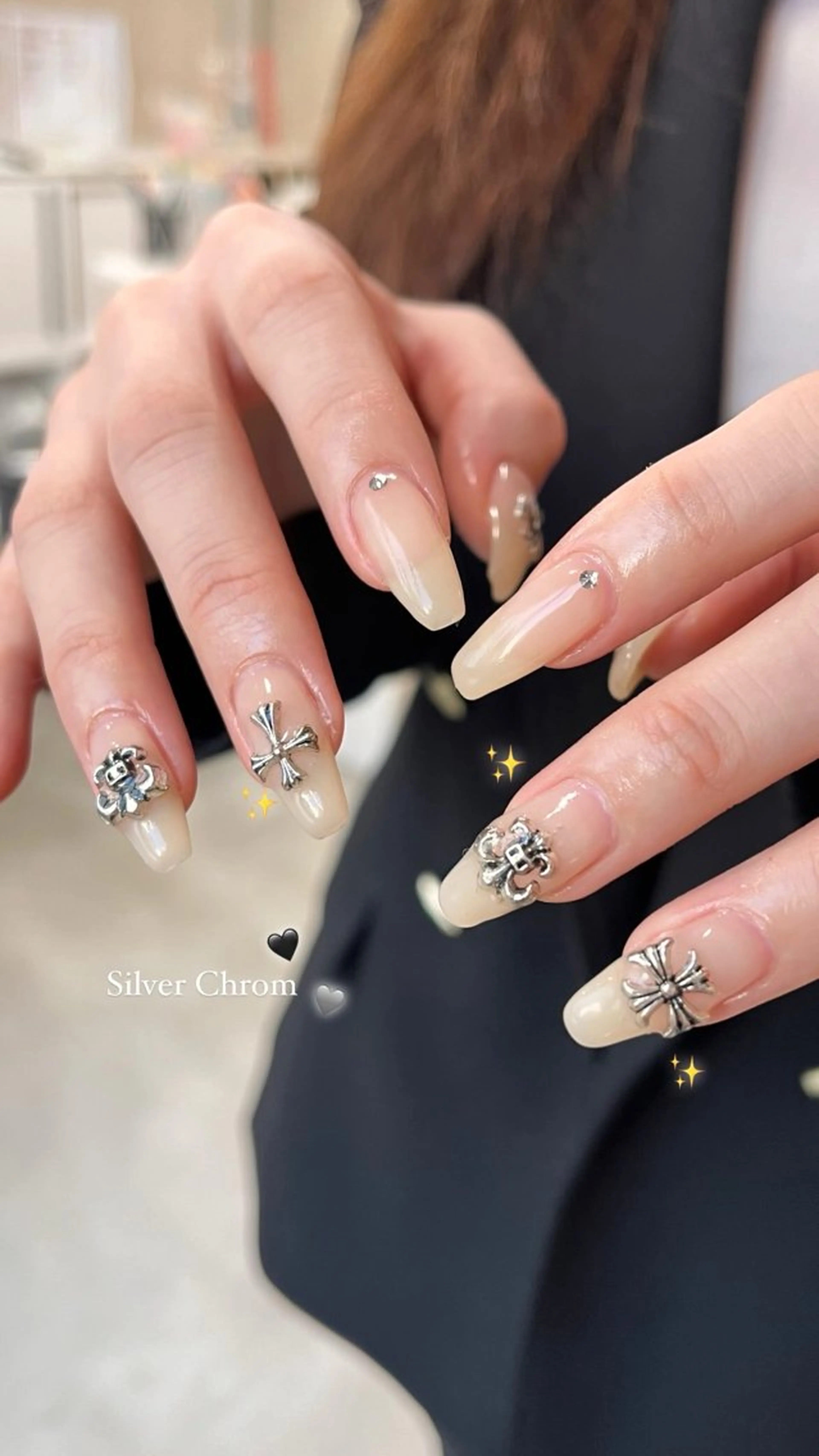 ネイル ストーンネイル ハンドネイル 🤎Two ERI🤎のネイルデザイン