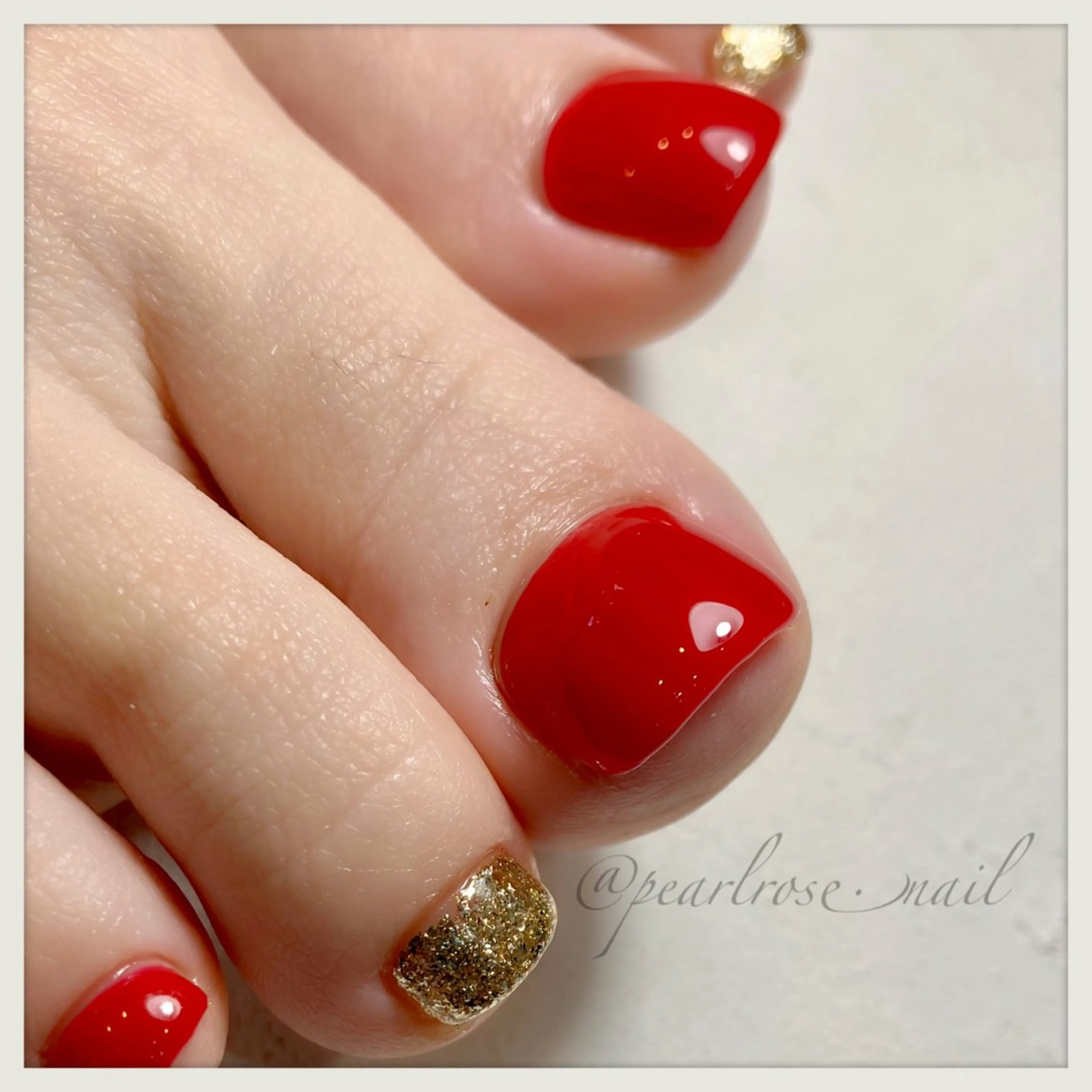 ネイル 赤色 フットネイル Beauty salon Ryu・ange所属・PEARL ROSE パールローズのネイルデザイン