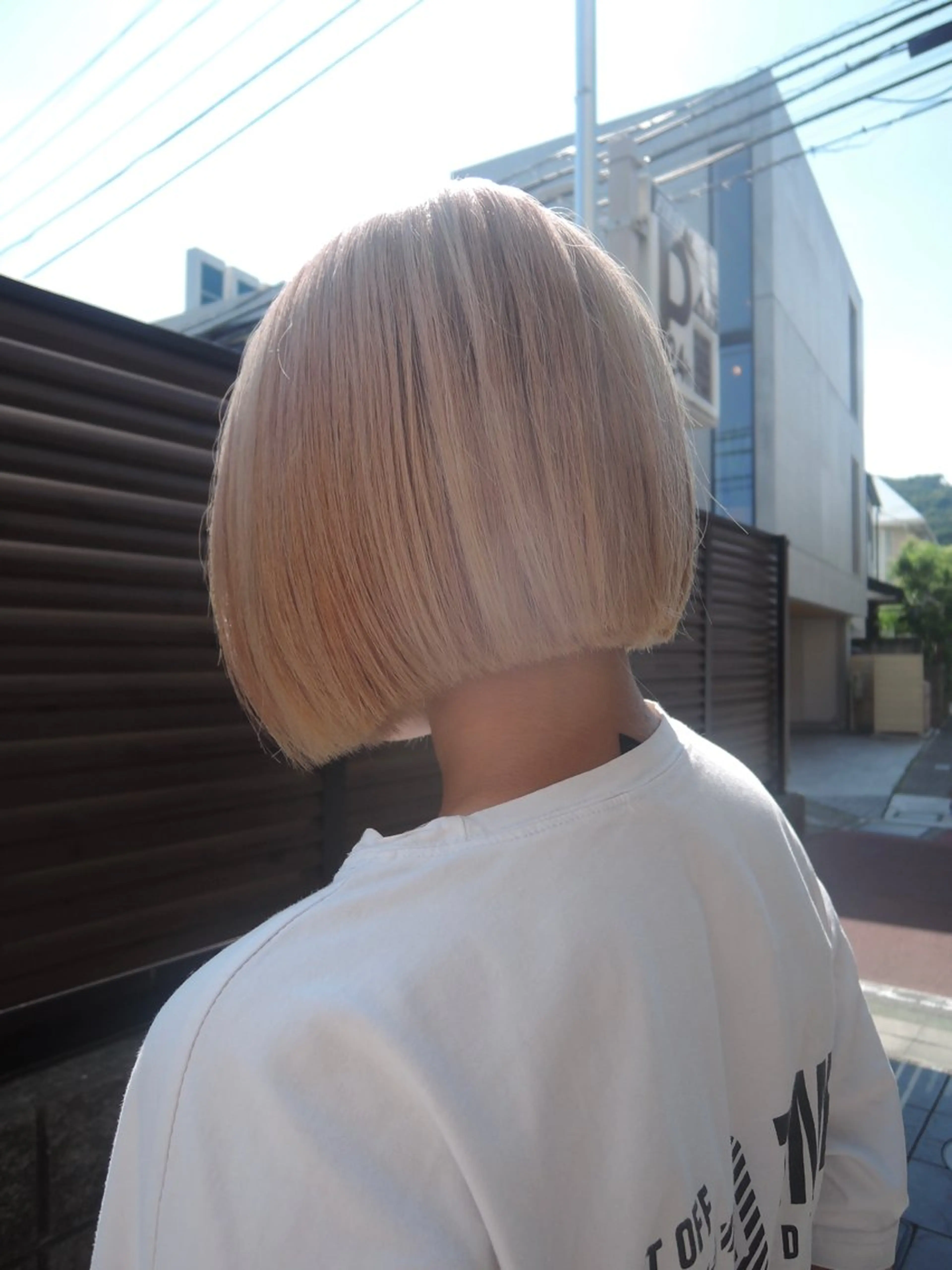 ミディアム ボブ YUI／レイヤー カット/透明感カラーのヘアスタイル