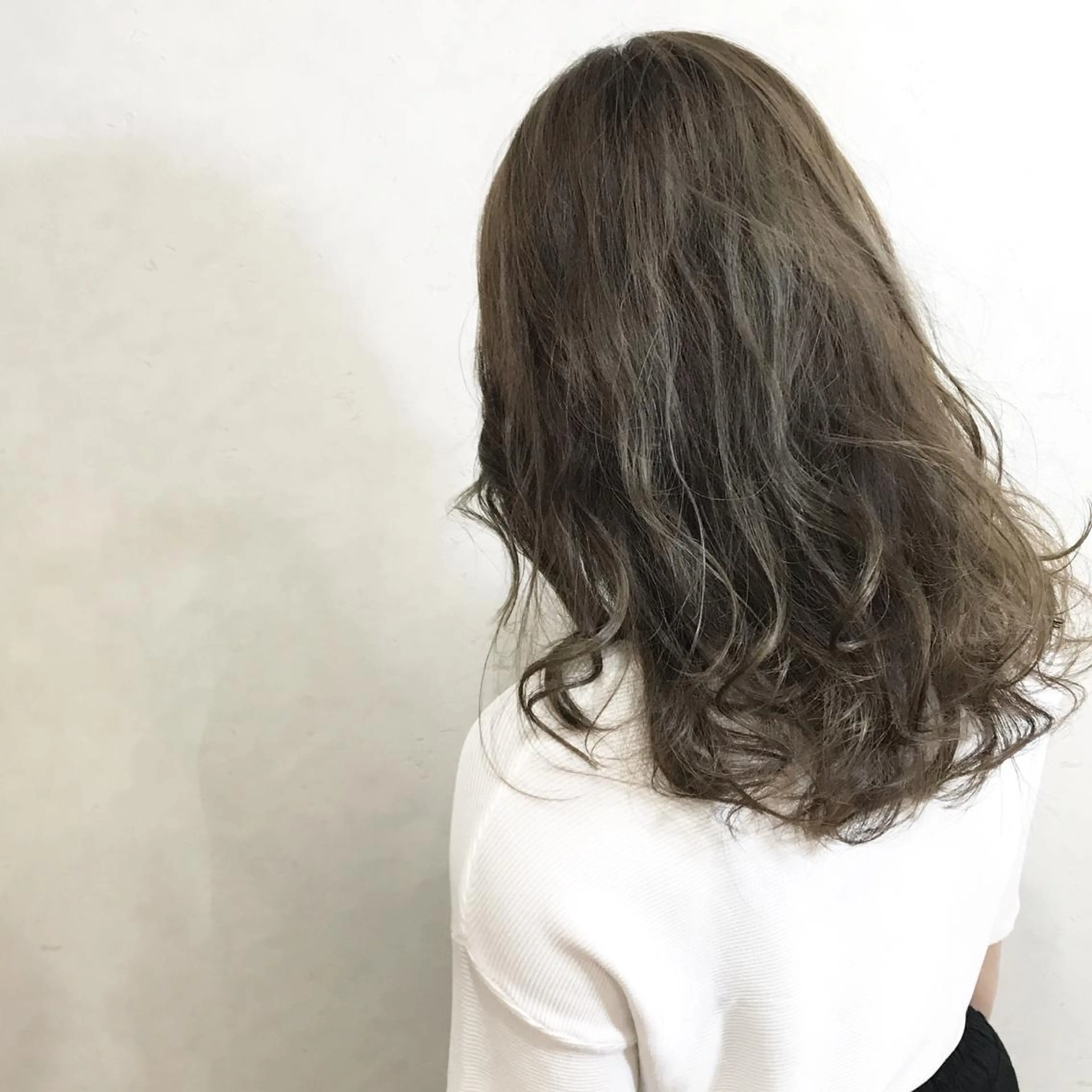 ミディアム カラー グレージュ ラベンダーカラー ラベンダーグレージュ ラベンダーグレー 💎髪質改善💎 デザイナーshinのヘアスタイル