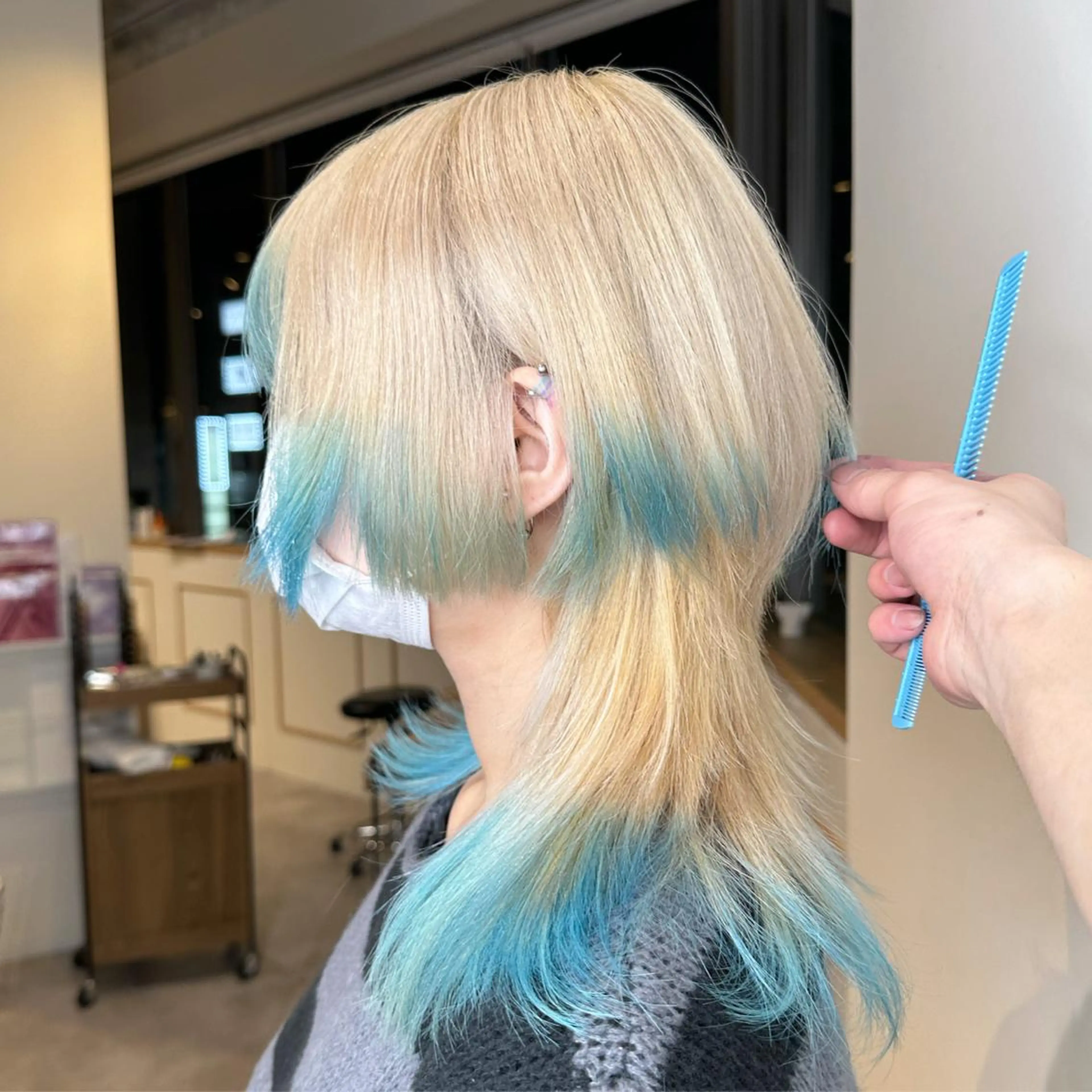 ミディアム ボブ くびれヘア 顔まわりレイヤー 顔周りカット ハッシュカット カット ヘアカラー 大阪ウルフカット ハッシュカットのヘアスタイル