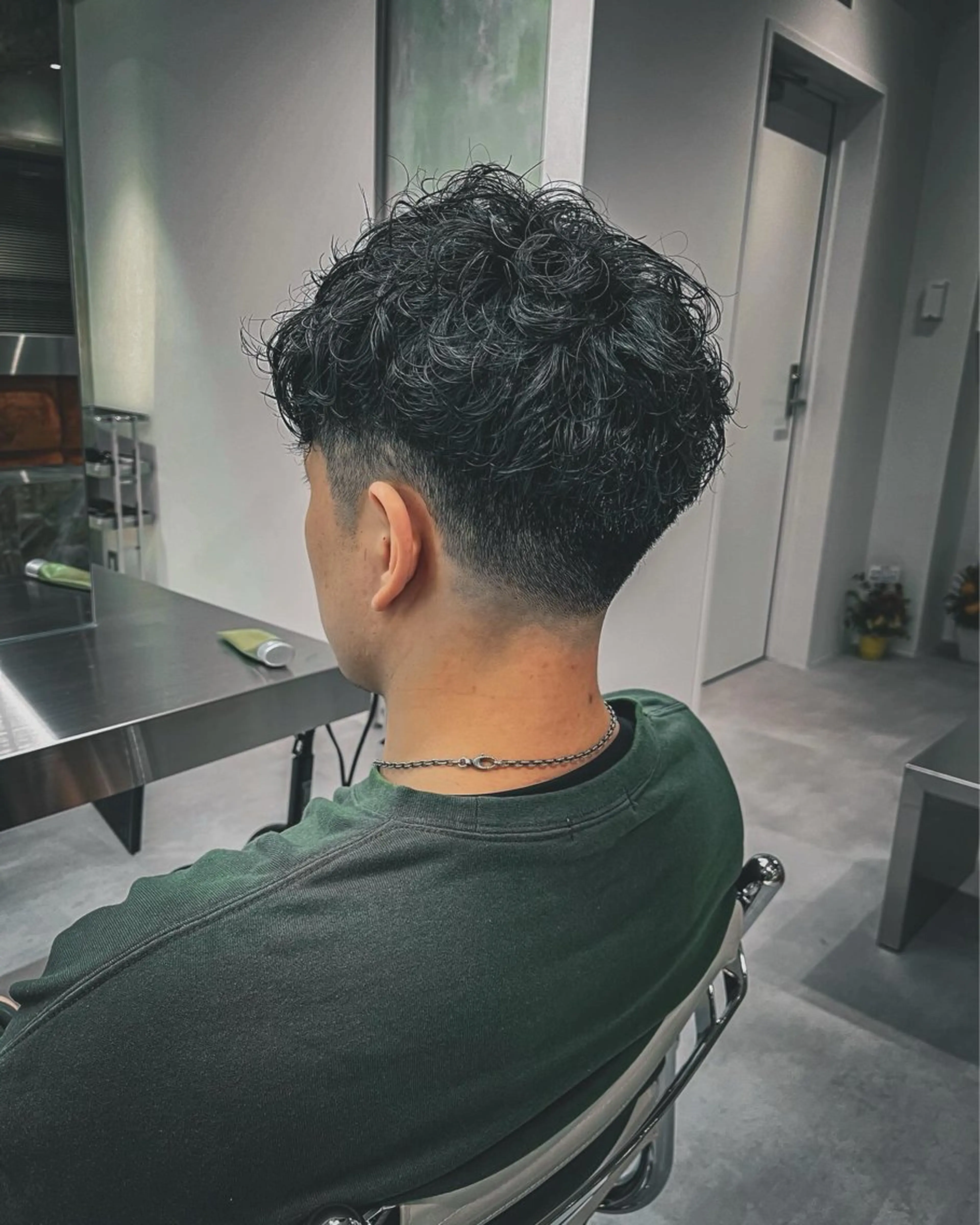 ショート soen所属・⚡メンズパーマフ ェードカットTomyのヘアスタイル