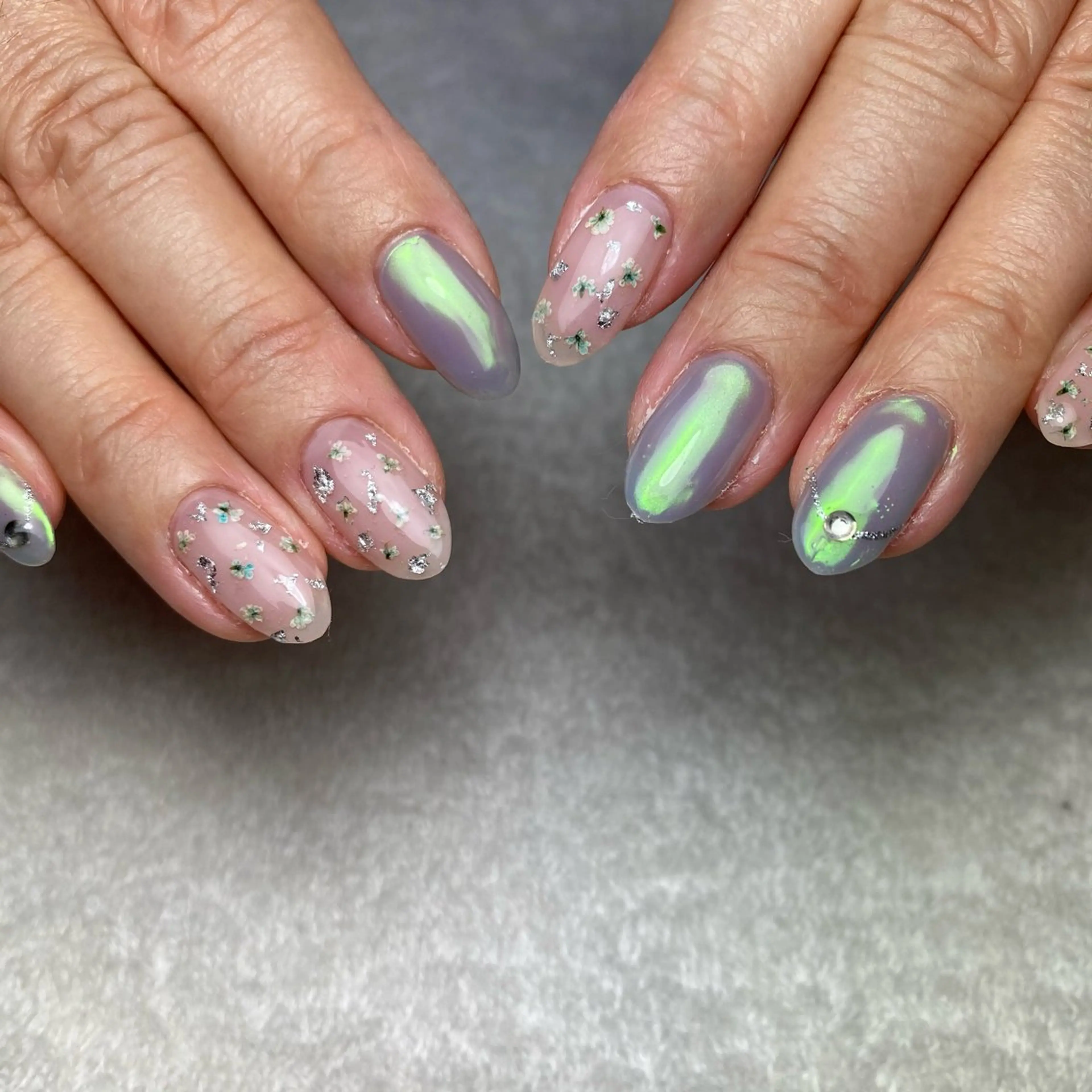 ネイル オーロラネイル 春ネイル ハンドネイル COCO+所属・COCO +のエステ・リラクイメージ