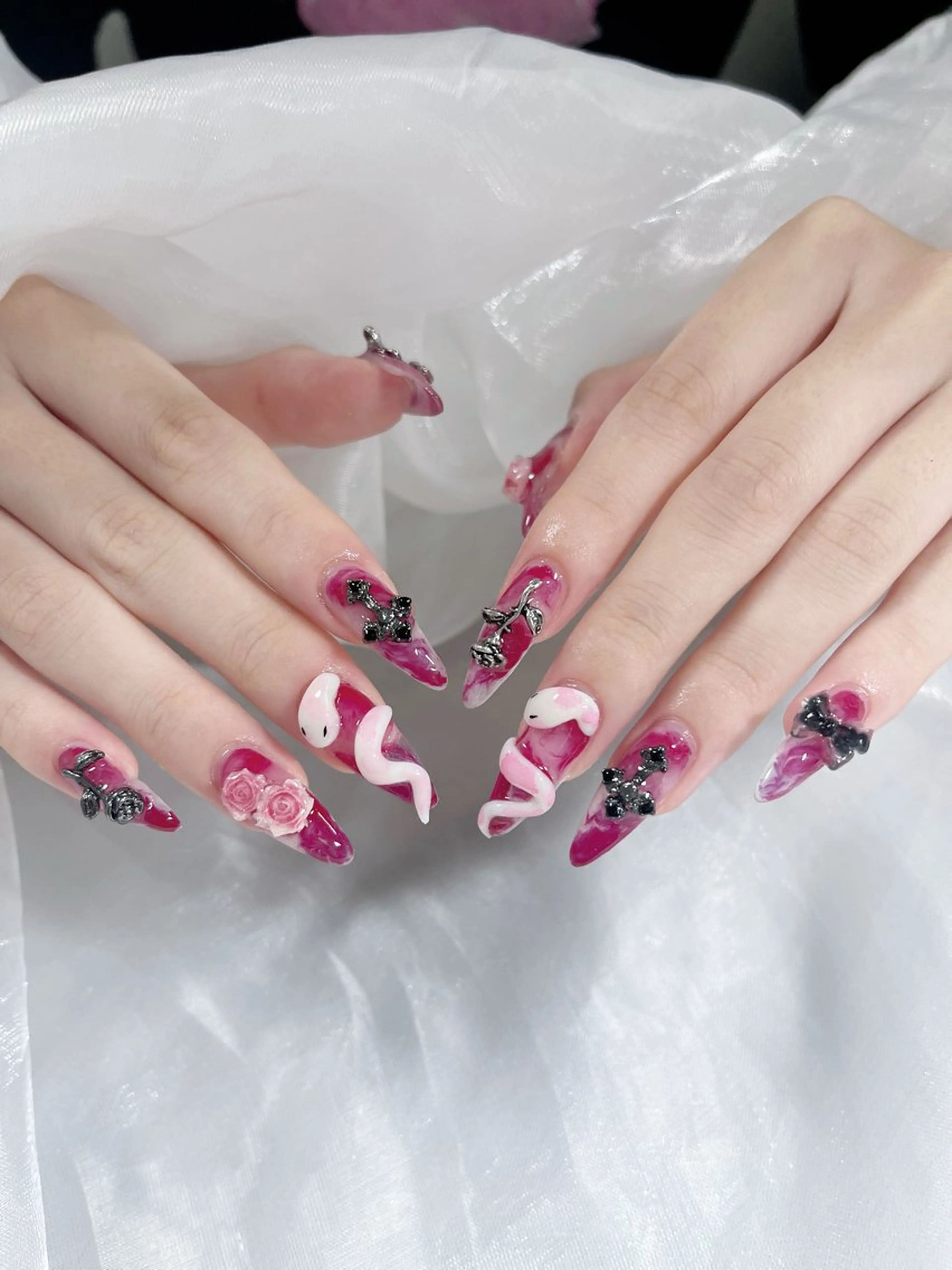ネイル オーロラネイル クリアネイル フラッシュネイル ジェルネイル グラデーション ハンドネイル Amee Nailsalonのネイルデザイン