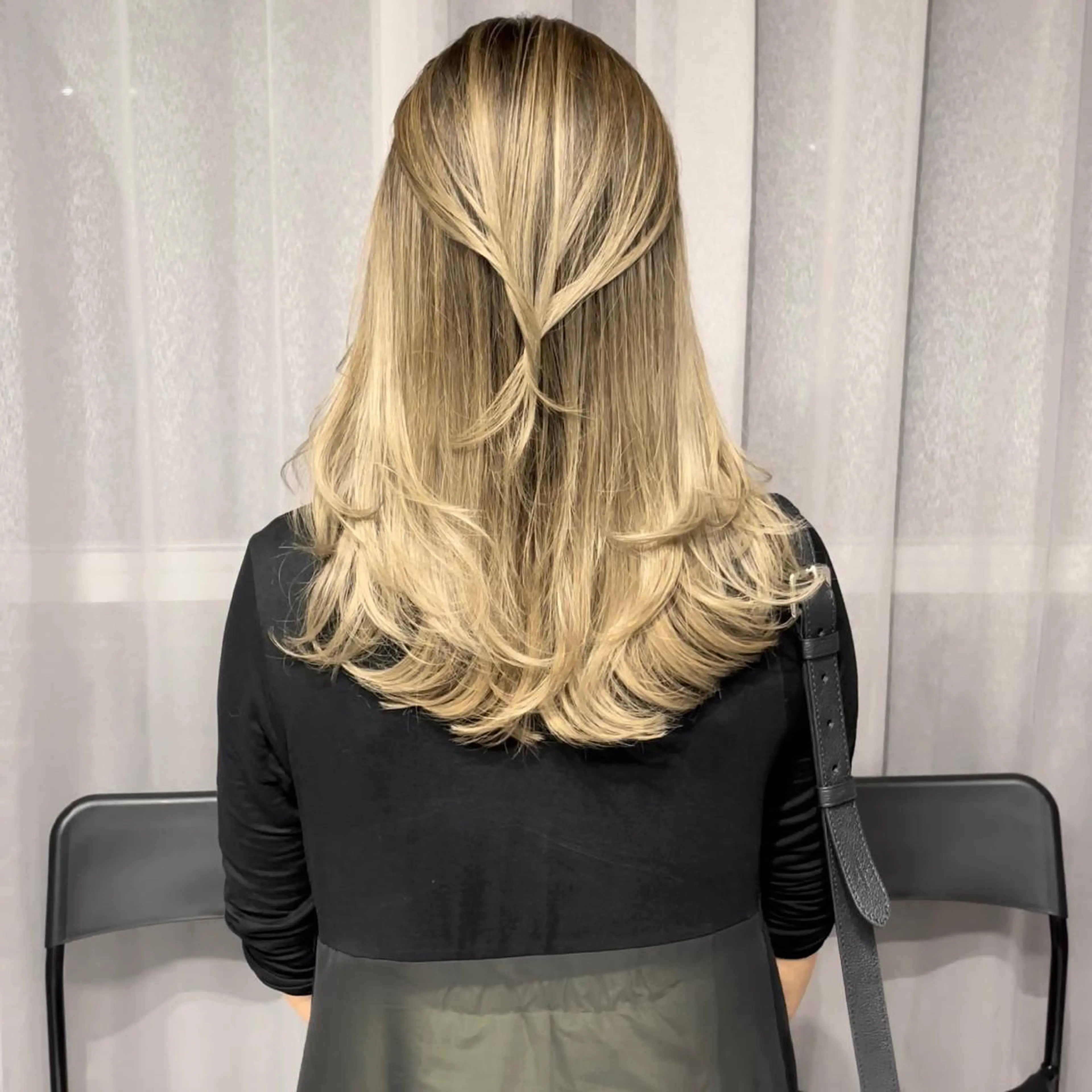 ミディアム カラー ヘアアレンジ バレイヤージュ デザインカラー ハイライトカラー 外国人風カラー ハイライト カット ヘアカラー トリートメント アンドウ ユウ/ レイヤーカット/韓国のヘアスタイル