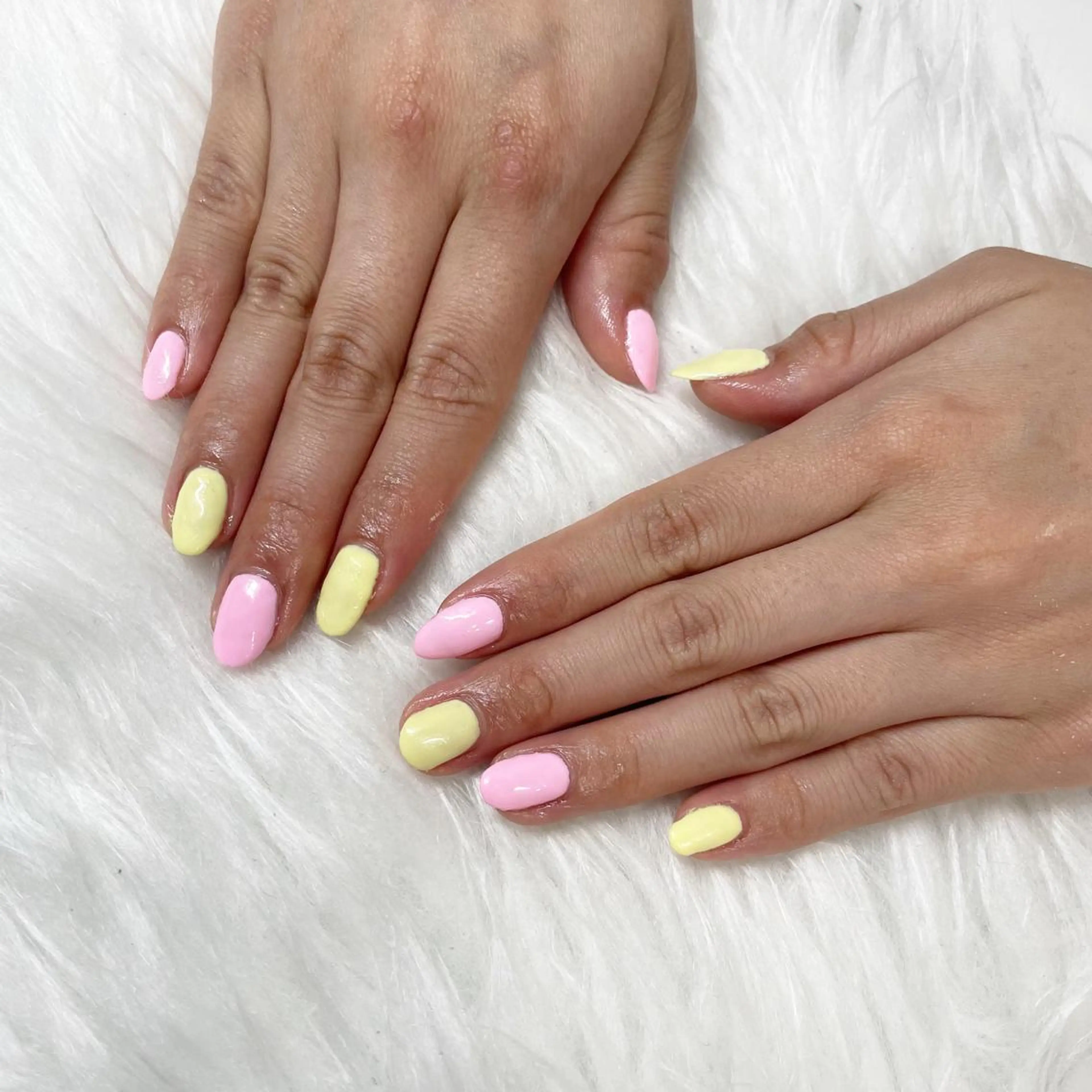 ミディアム see love gritterのネイルデザイン