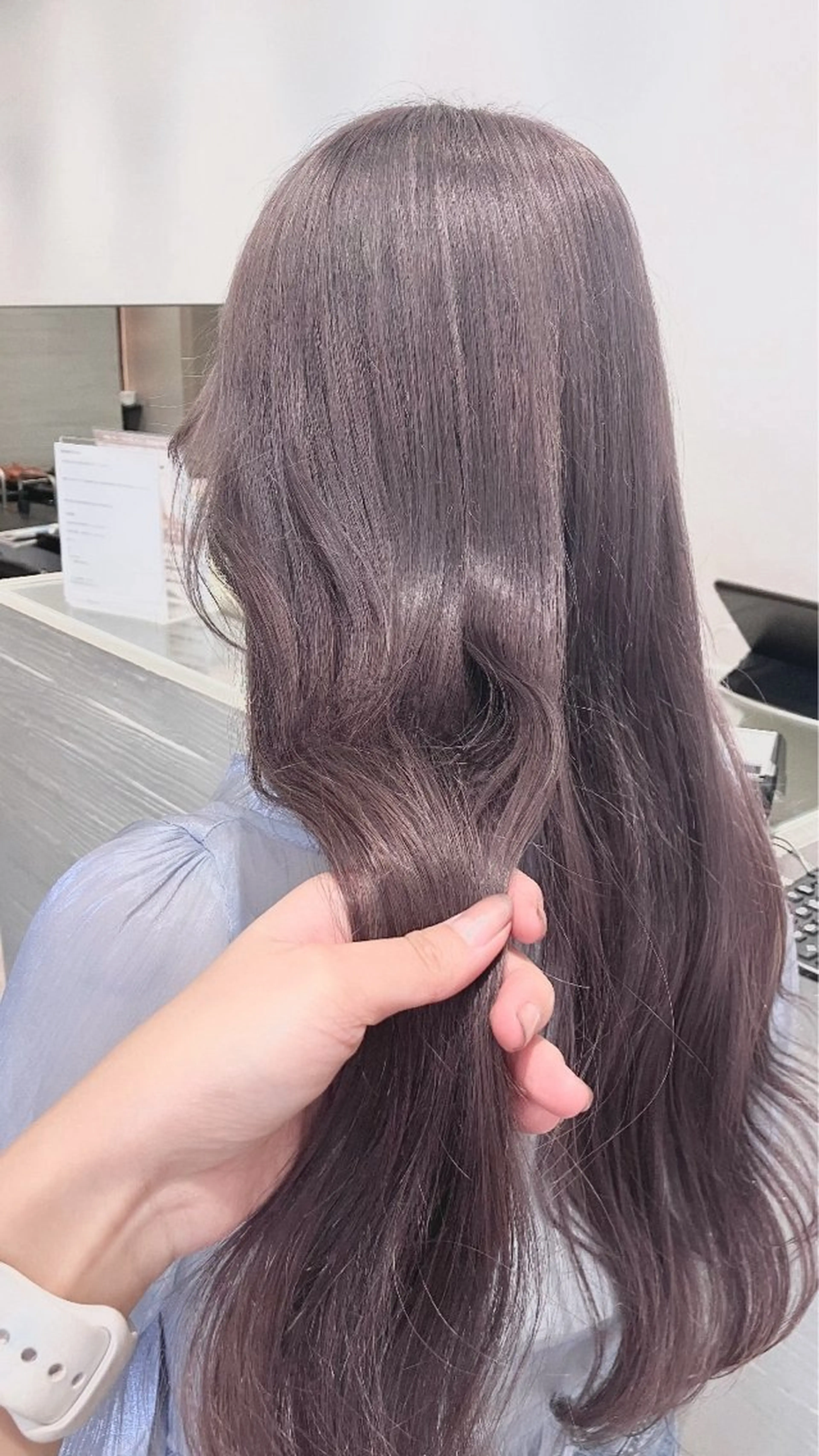 ロング カラー ブリーチ ラベンダーカラー シルバー サキ🤍ハイトーン 🩰くびれ巻きヘアのヘアスタイル