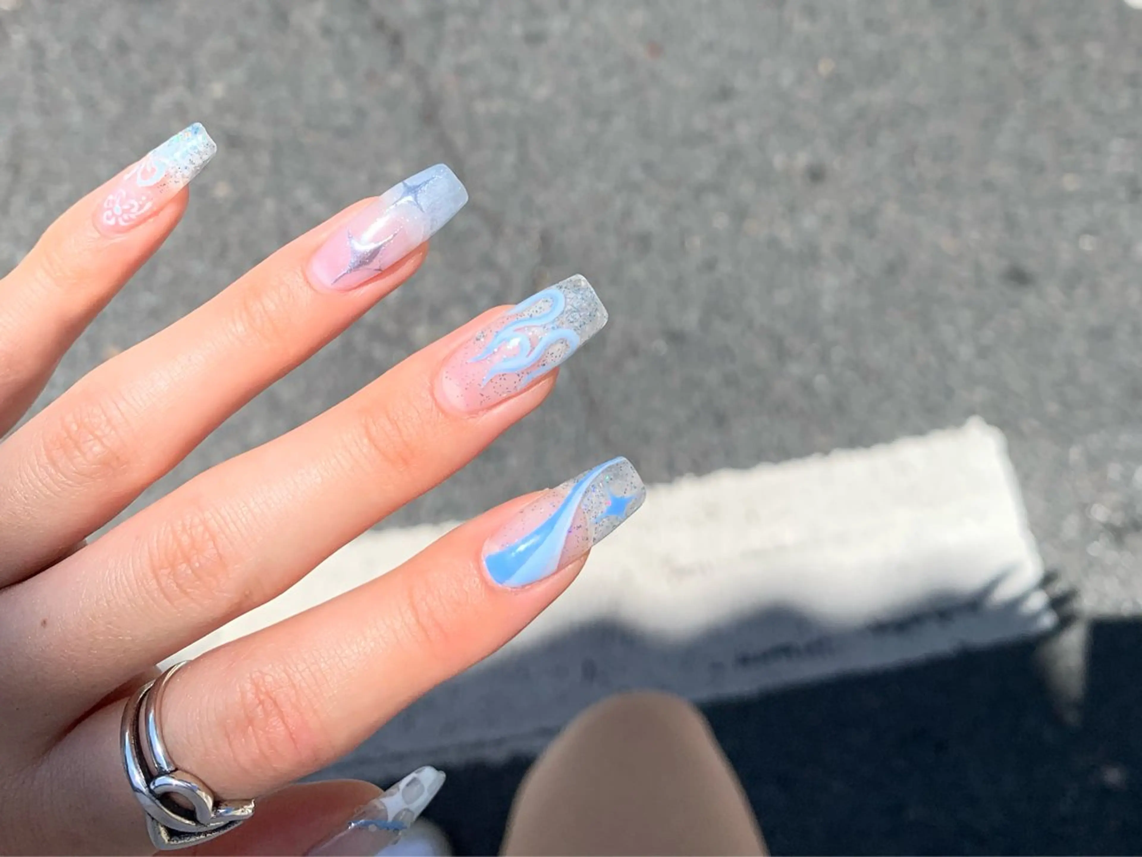 ネイル 氷ネイル・うるうるネイル キラキラネイル 韓国ネイル ニュアンスネイル ピンク Pins16所属・Hi-Ko 🍒のネイルデザイン