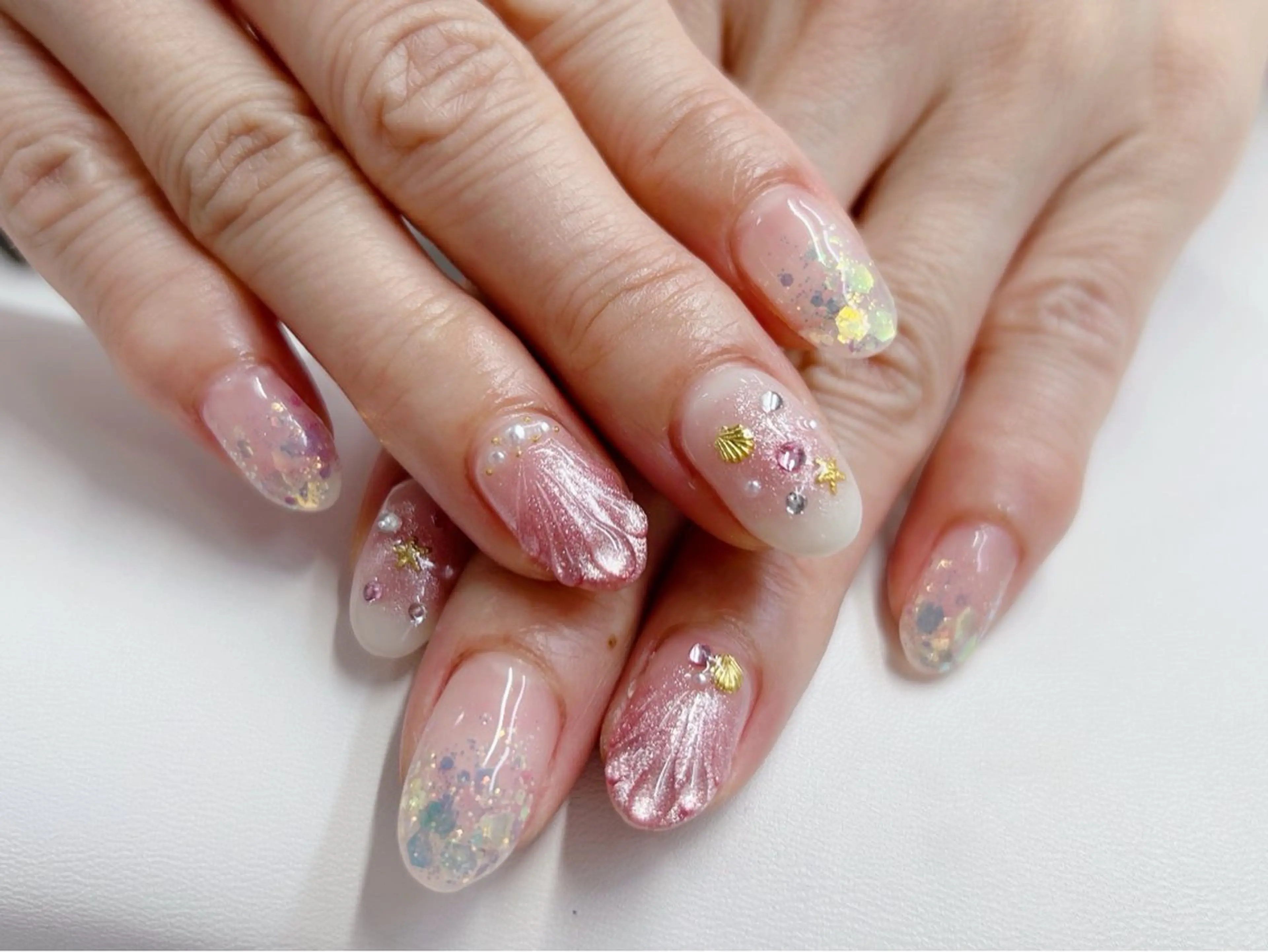 ネイル チークネイル 桜ネイル グラデーション ラメ(グリッター) ラメグラデーション ハンドネイル Forca total studio所属・Forca Airaのネイルデザイン