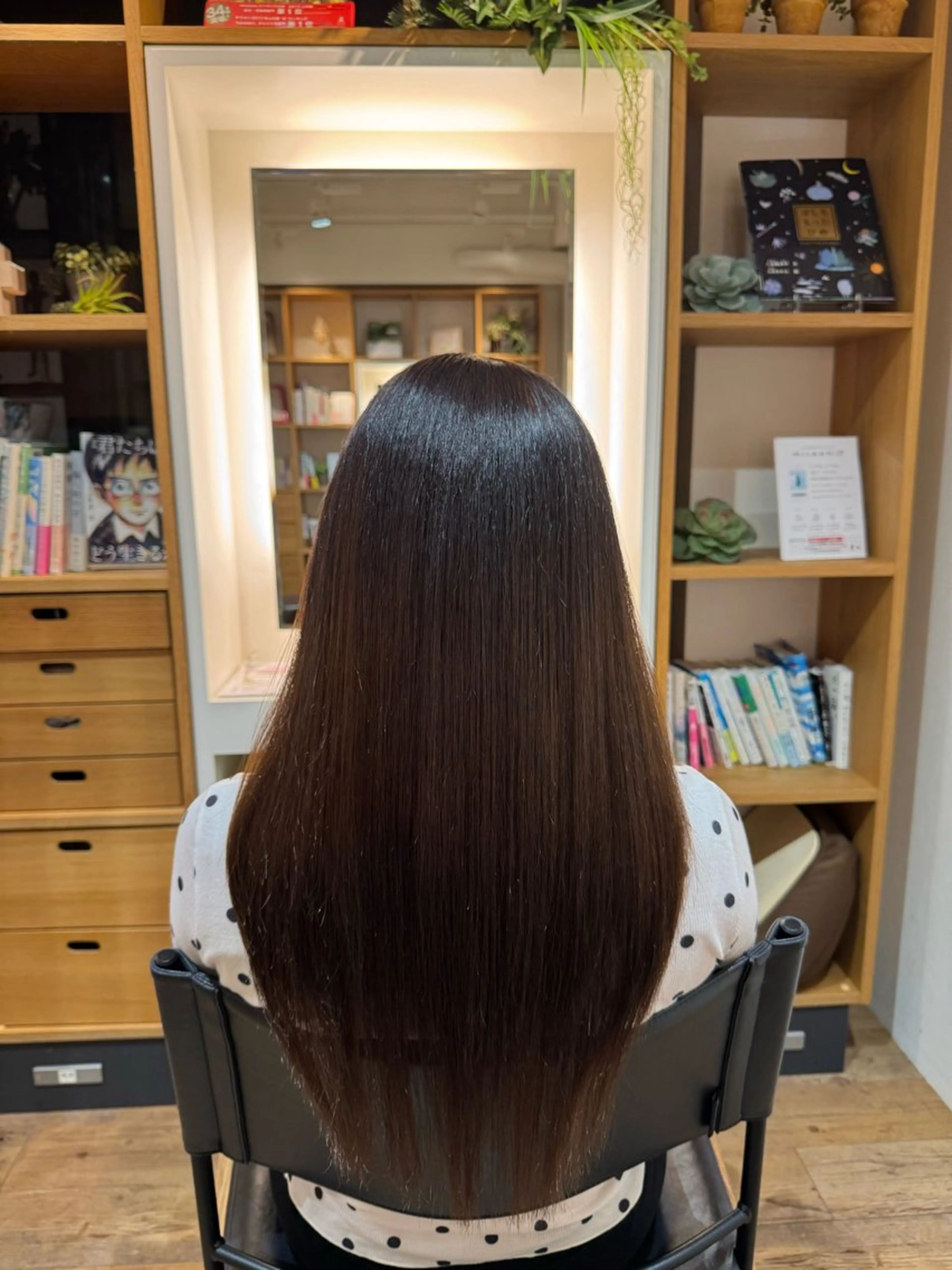 セミロング カット 縮毛矯正 トリートメント afloatkobe所属・美髪/髪質改善 川口凌弥のヘアスタイル