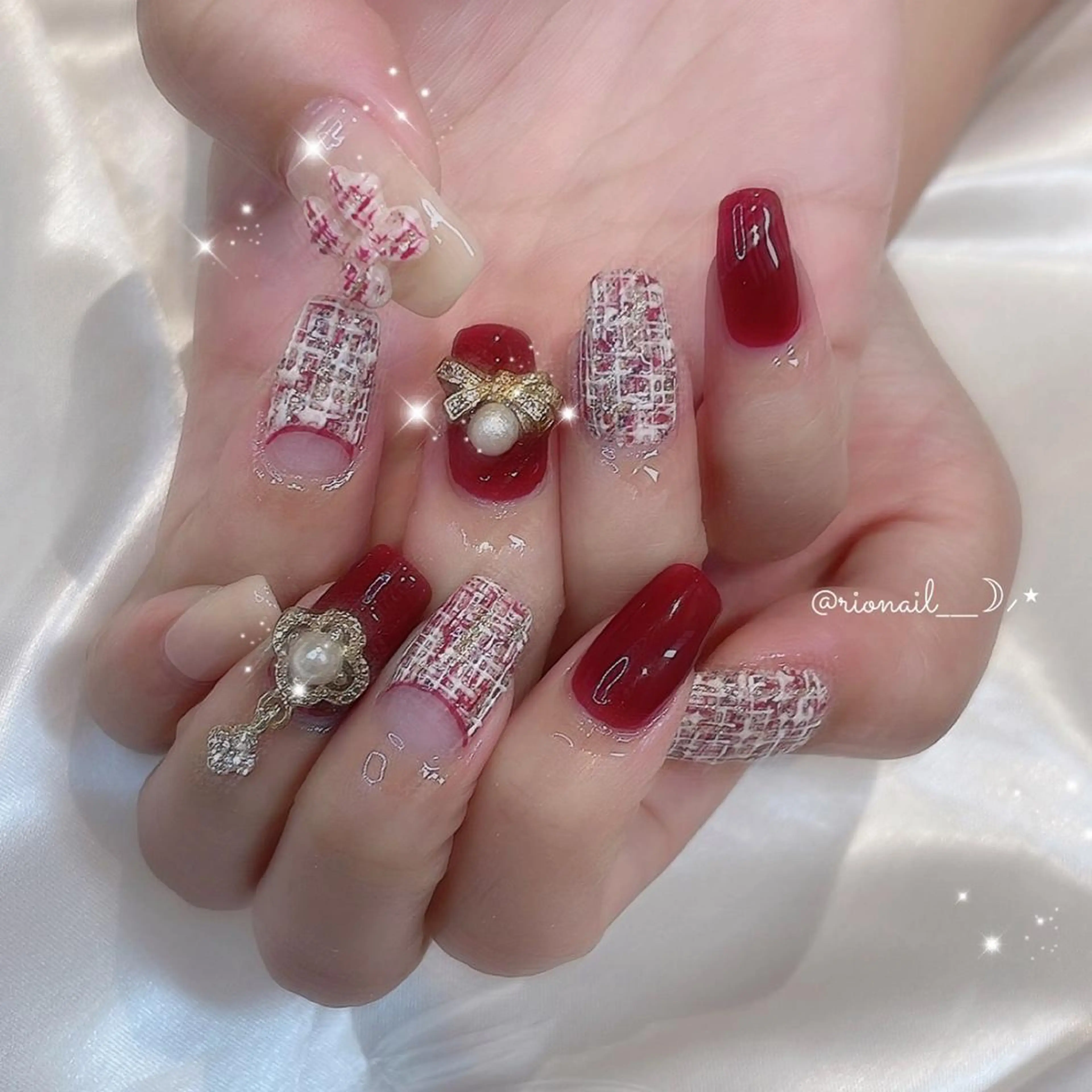 ネイル 𝘙𝘪𝘰𝘯𝘢 ...🕯🤍のネイルデザイン